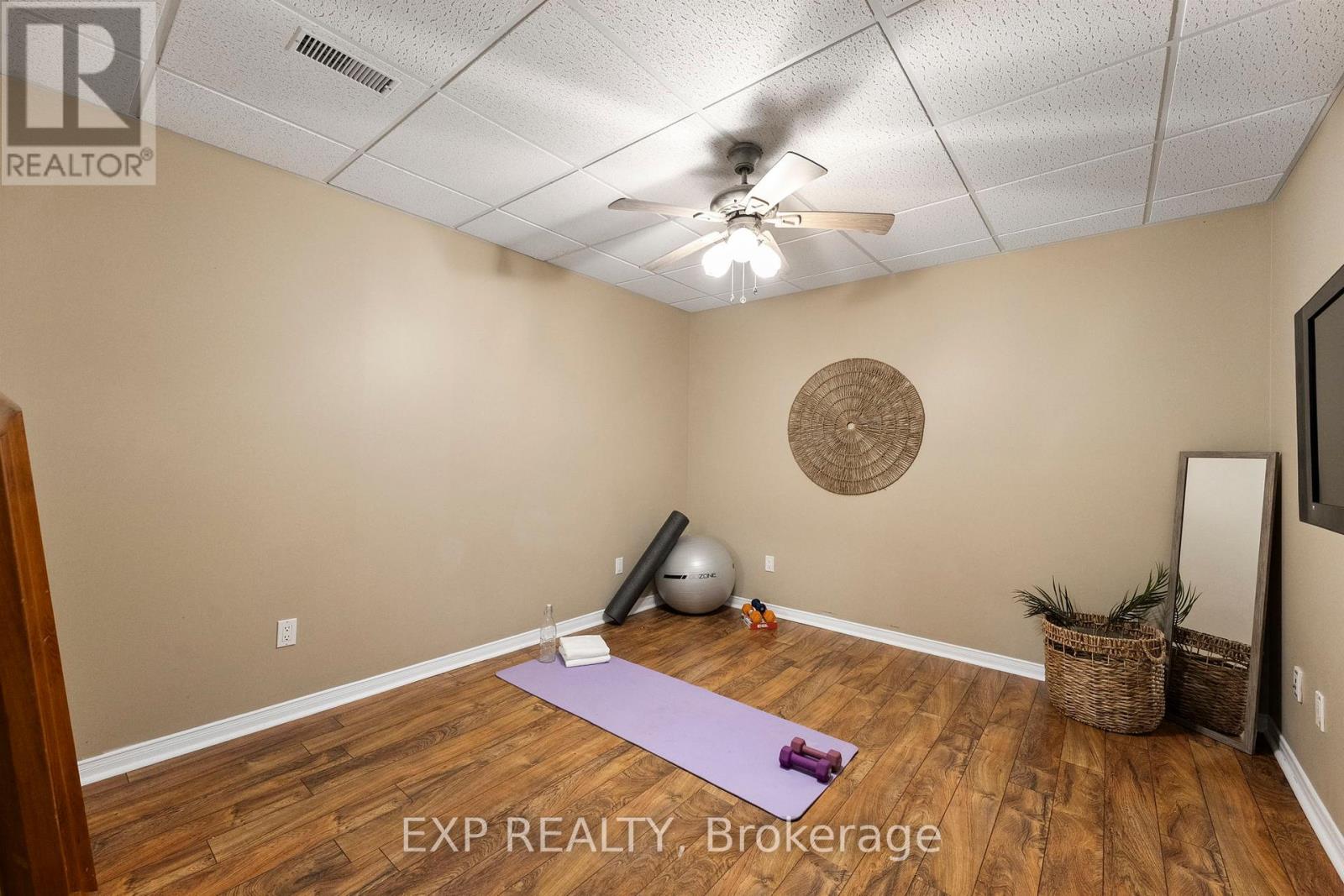 Photo 38 of 6 Gooseberry Lane, Uxbridge ON