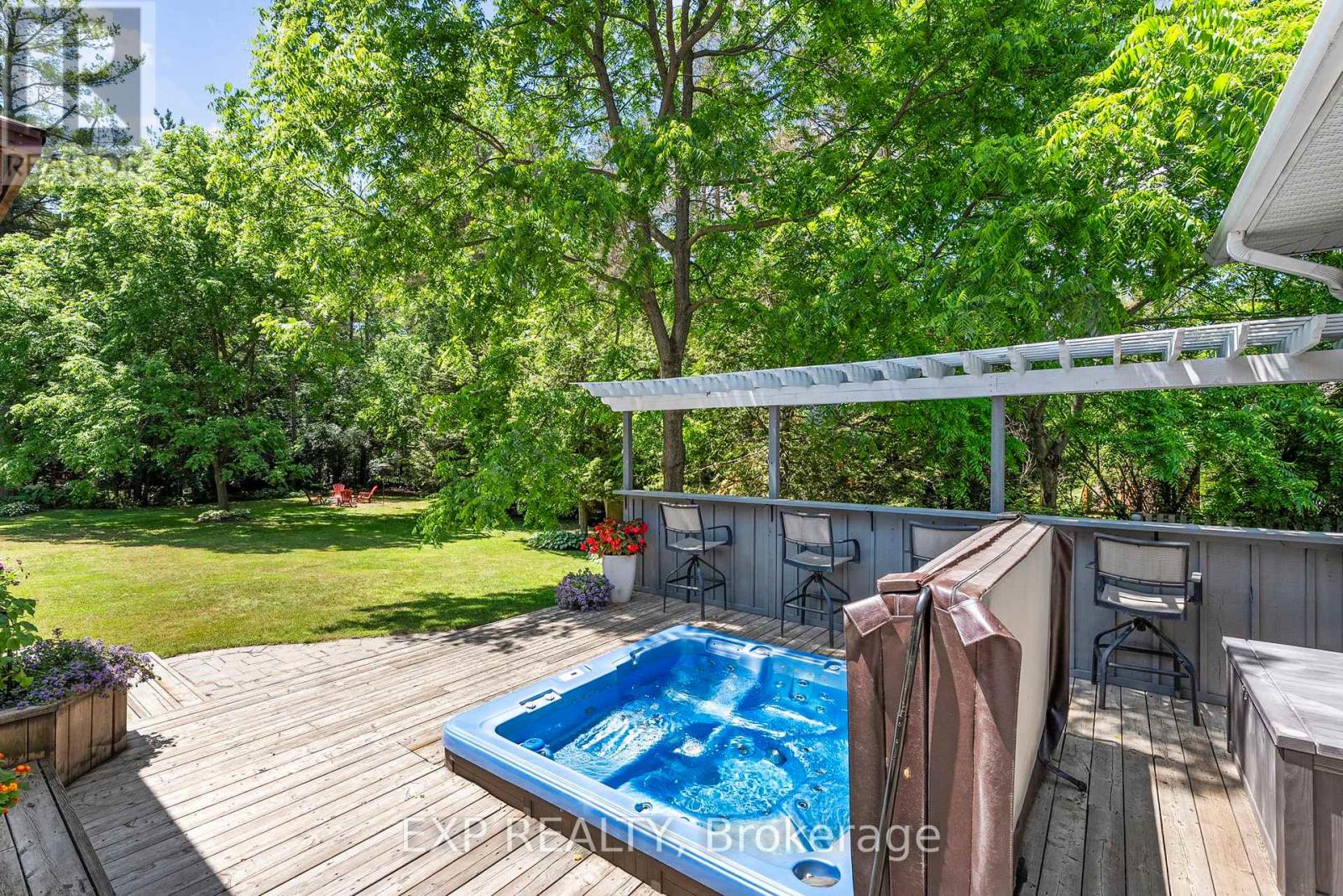 Photo 42 of 6 Gooseberry Lane, Uxbridge ON