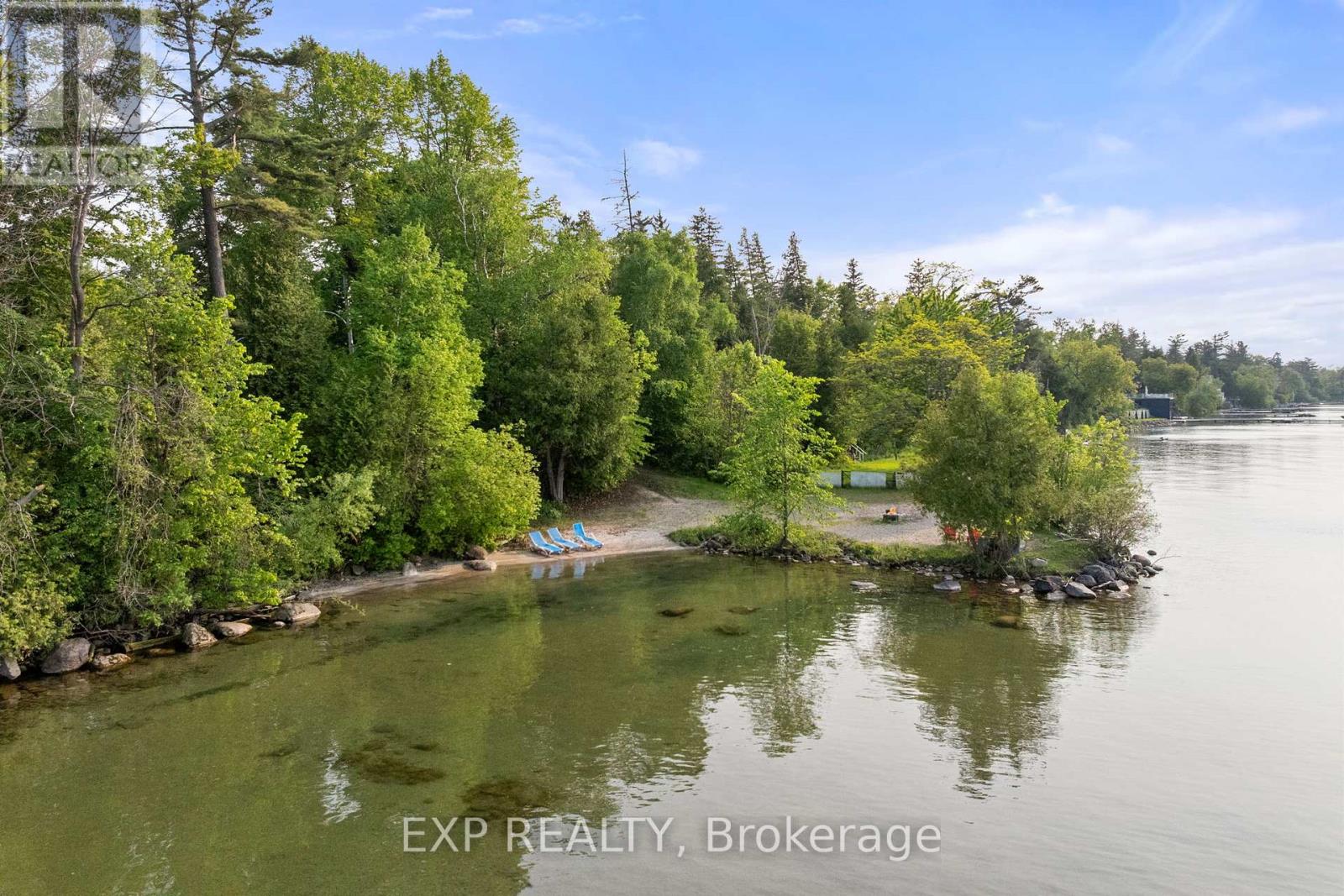 Photo 4 of 10 Maplewood Lane, Georgina ON