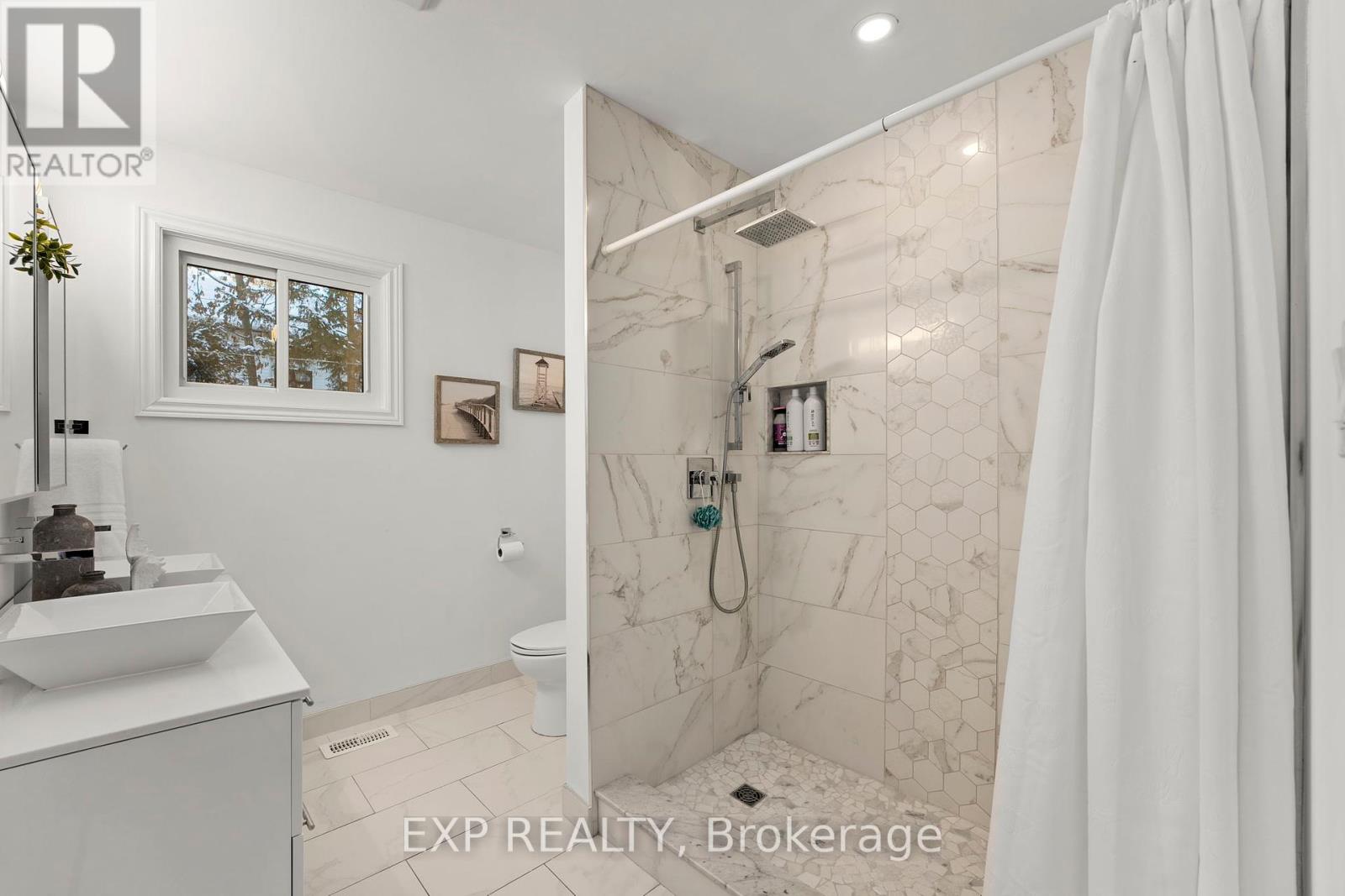 Photo 28 of 10 Maplewood Lane, Georgina ON