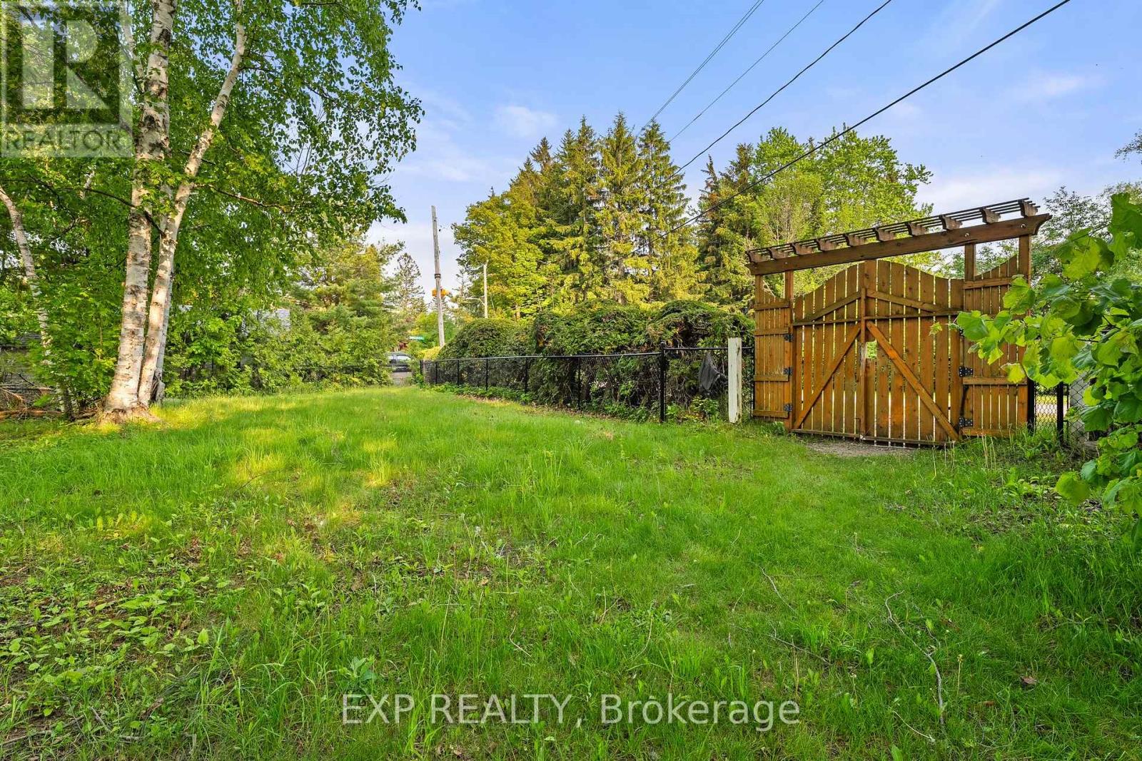 Photo 8 of 10 Maplewood Lane, Georgina ON