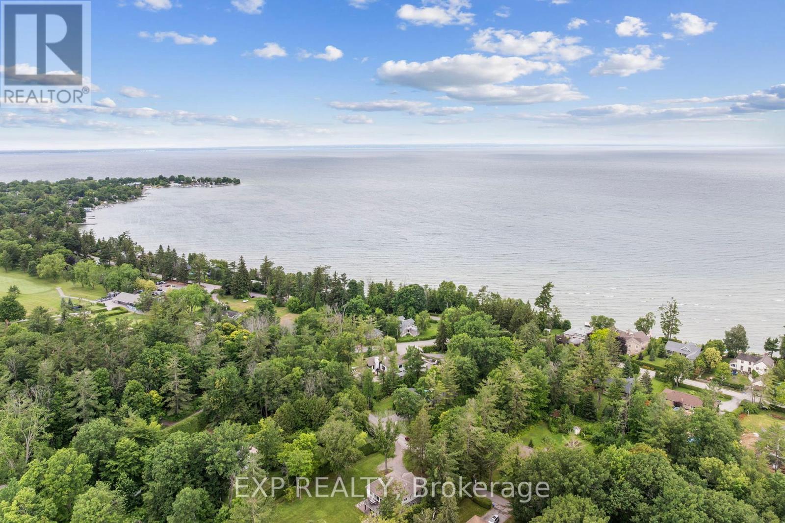 Photo 32 of 10 Maplewood Lane, Georgina ON