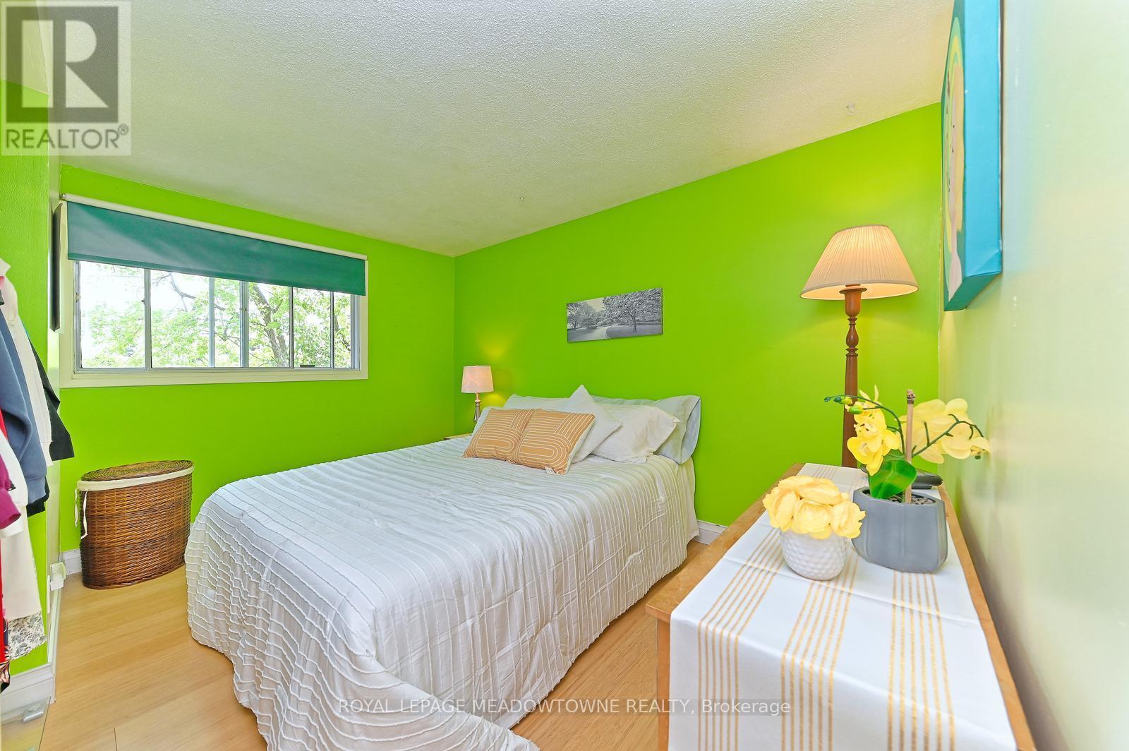 Photo 16 of 4 Greenfield Square, Brampton ON