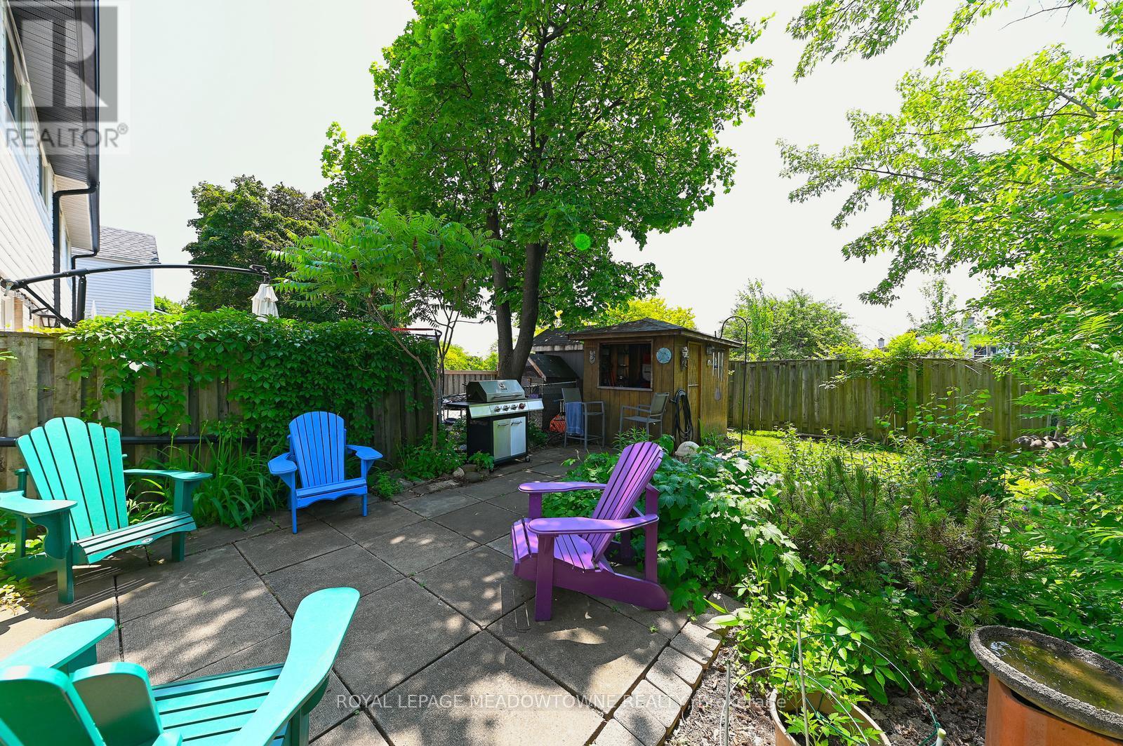 Photo 3 of 4 Greenfield Square, Brampton ON