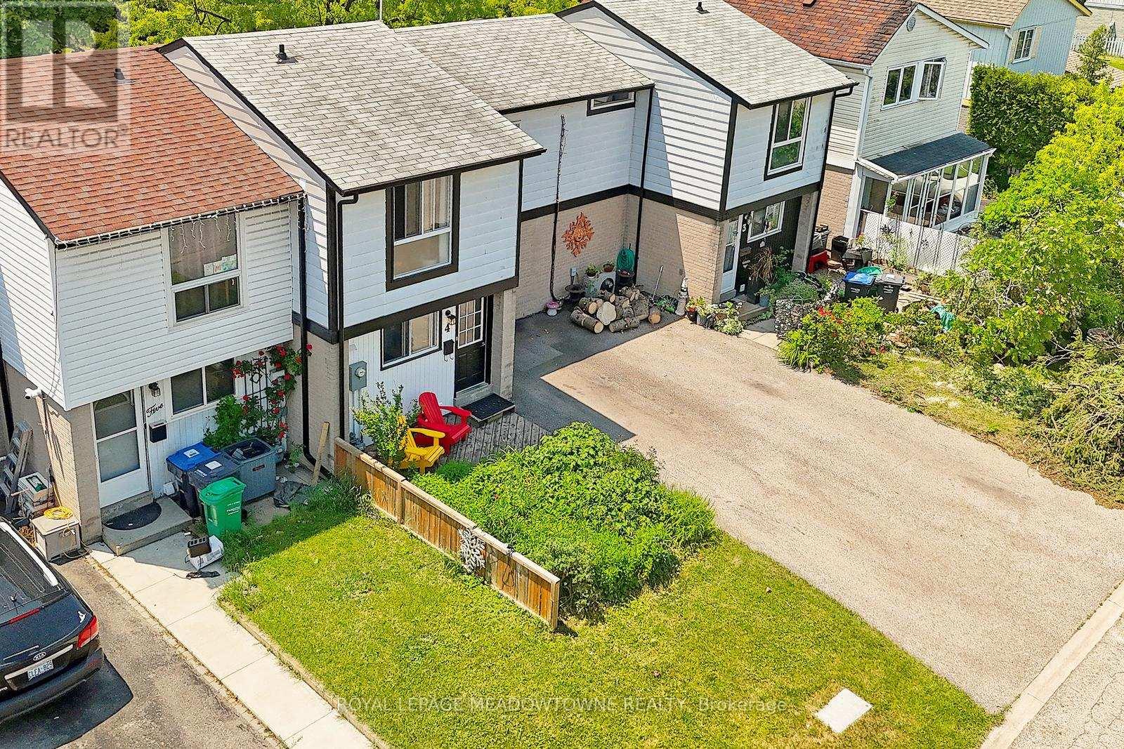 Photo 1 of 4 Greenfield Square, Brampton ON
