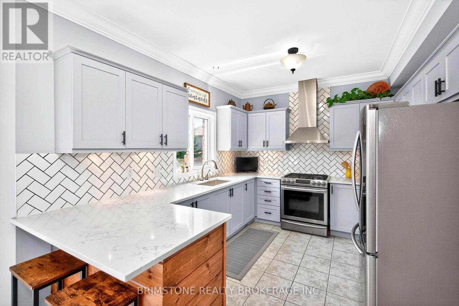 Photo 12 of 63 Prince George Crescent, Barrie ON