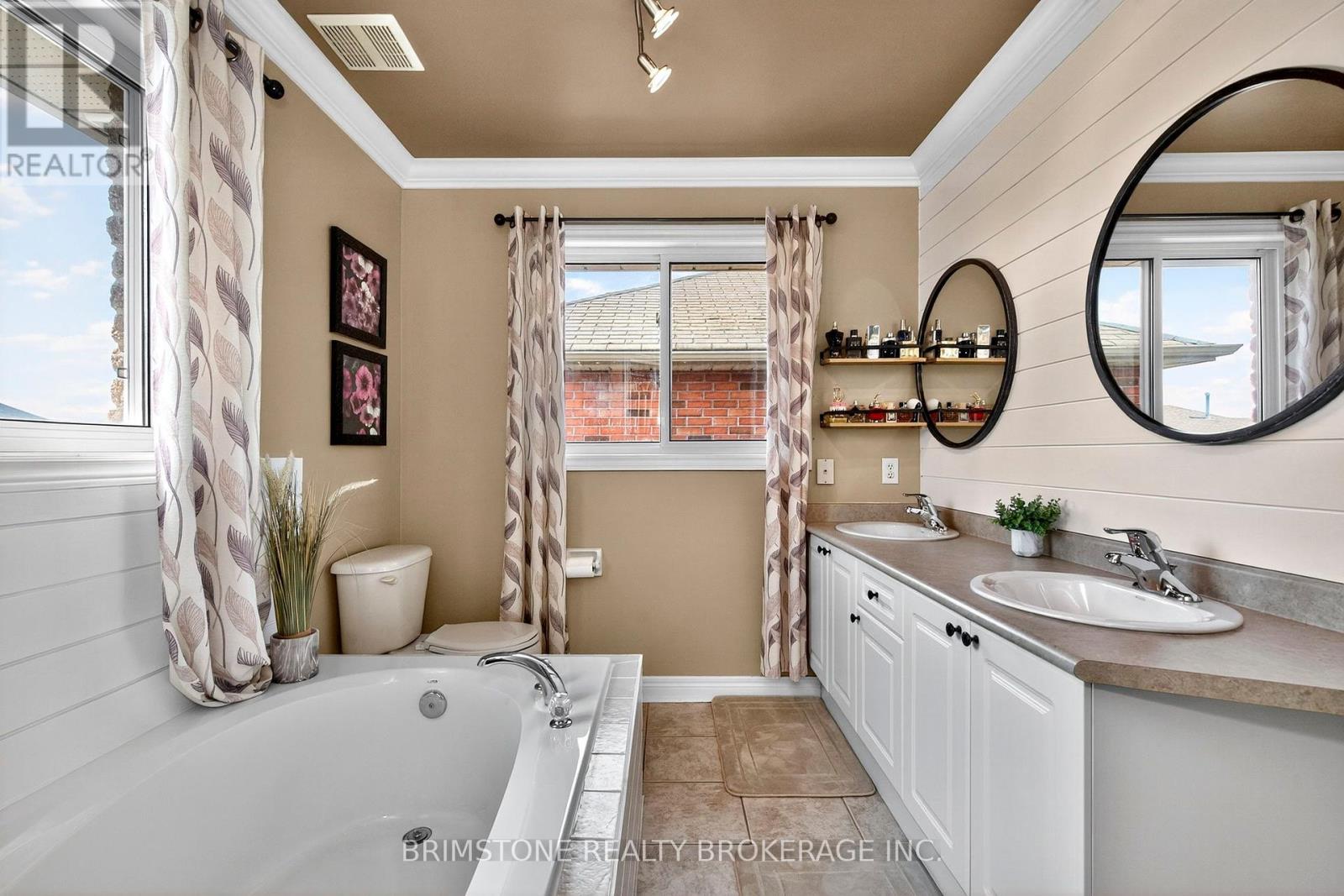 Photo 25 of 63 Prince George Crescent, Barrie ON