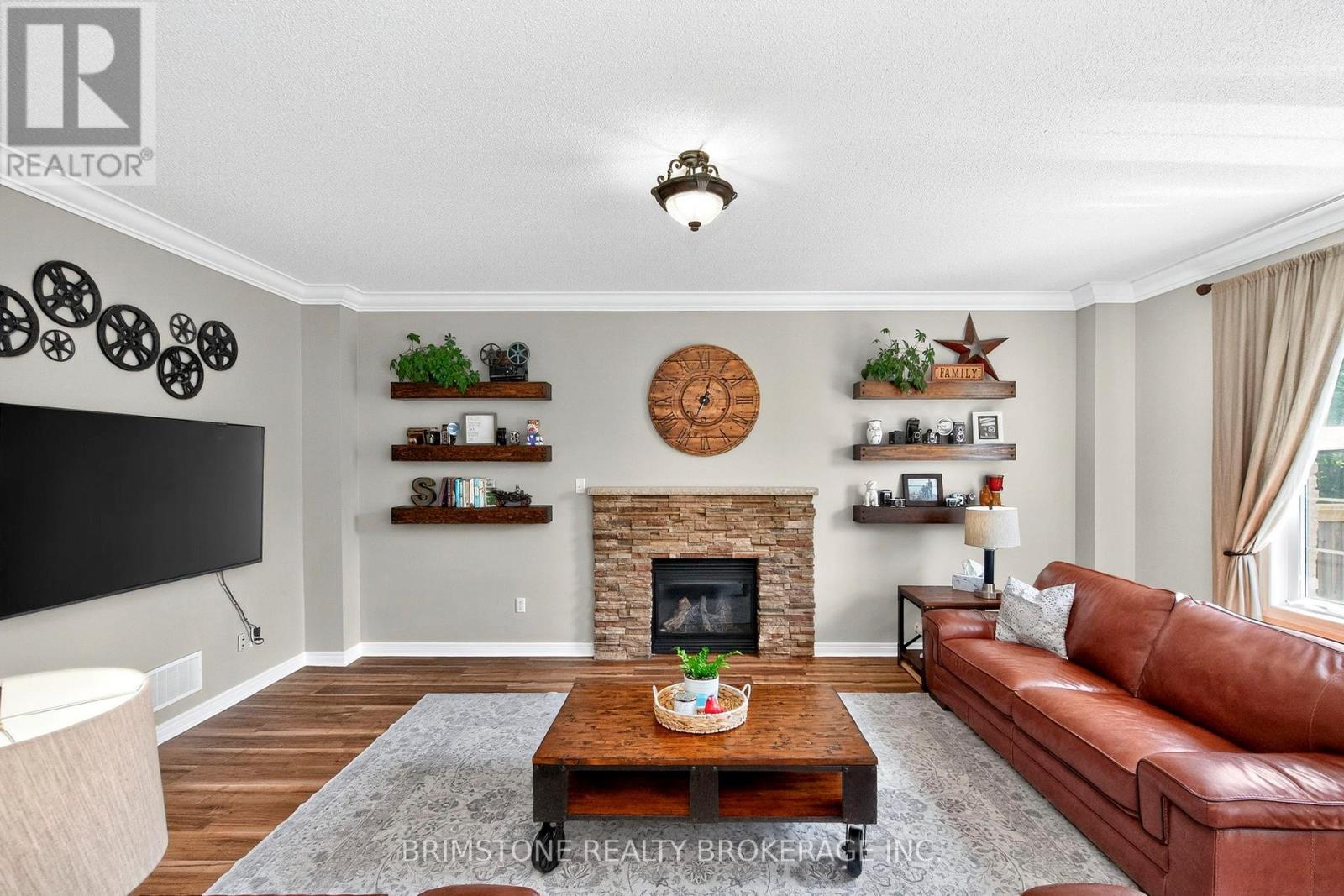 Photo 7 of 63 Prince George Crescent, Barrie ON