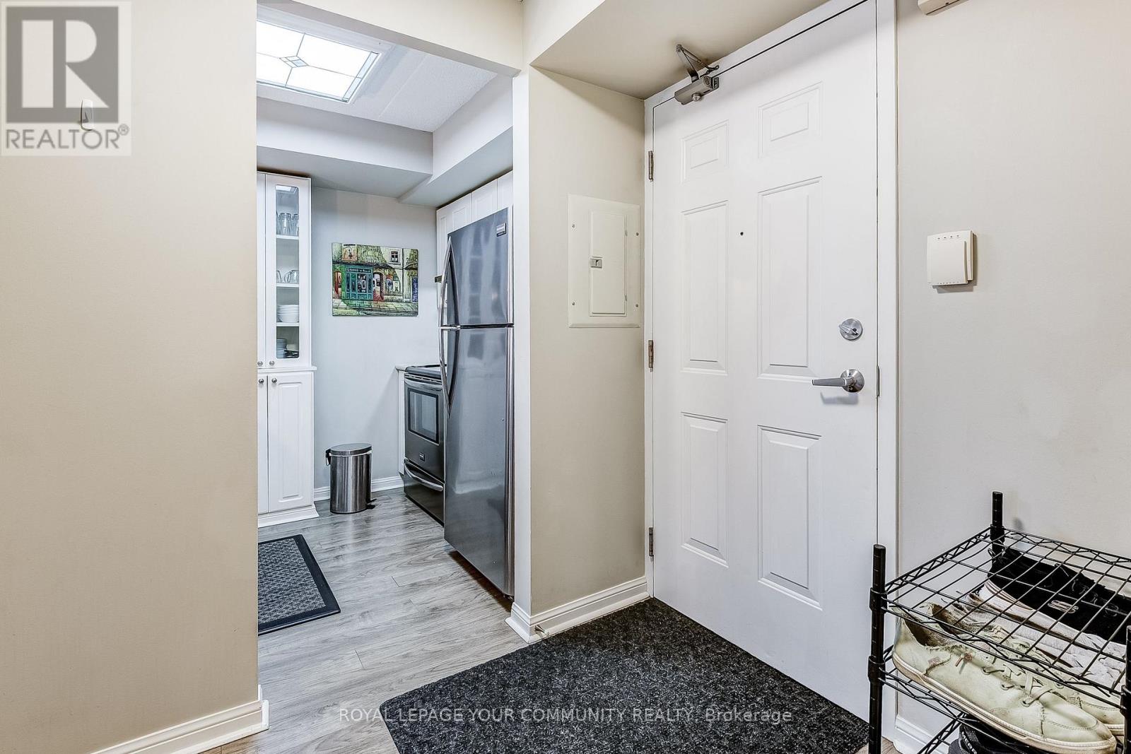 Photo 10 of 101 250 Pine Grove Road, Vaughan ON