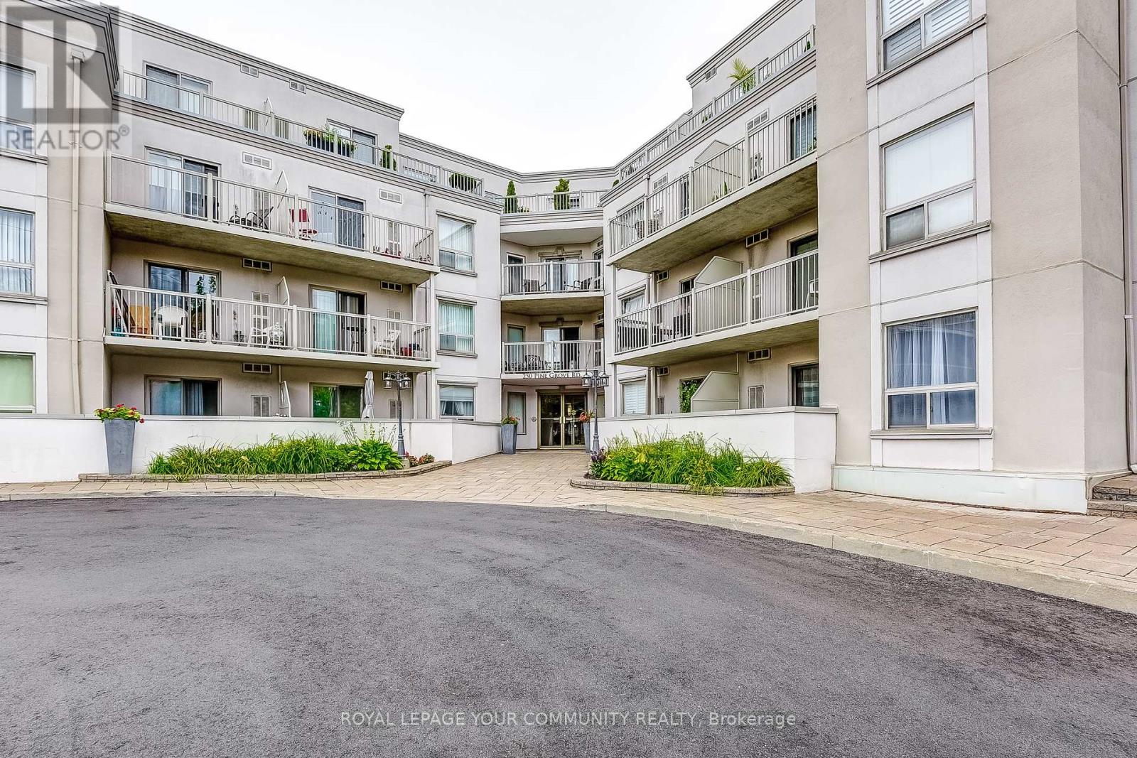 Photo 4 of 101 250 Pine Grove Road, Vaughan ON