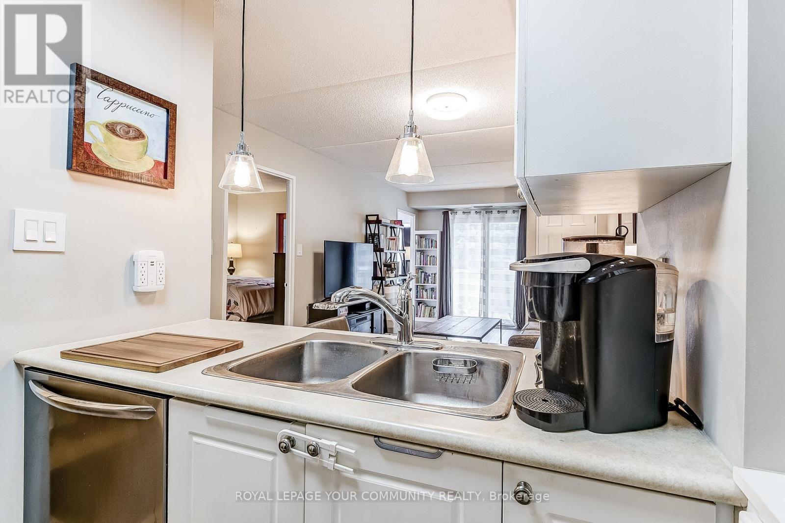 Photo 12 of 101 250 Pine Grove Road, Vaughan ON