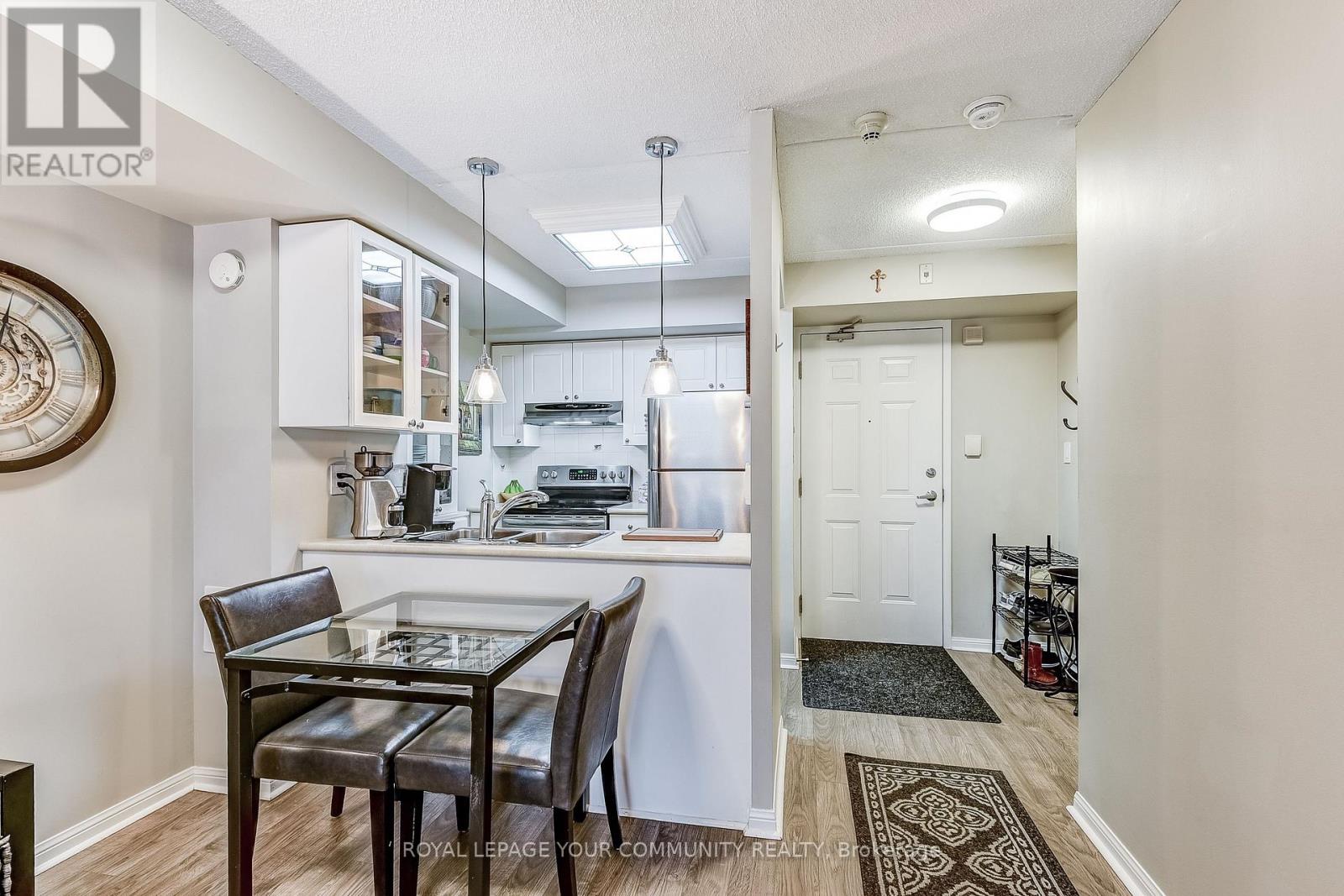 Photo 16 of 101 250 Pine Grove Road, Vaughan ON