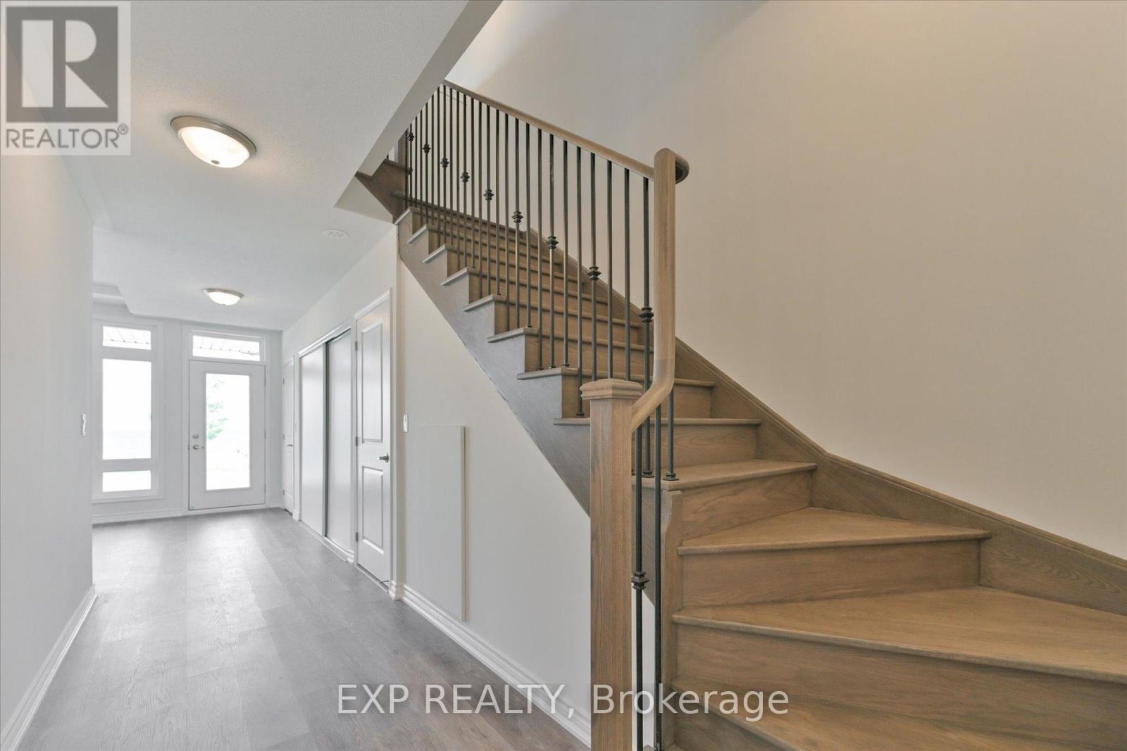 Photo 14 of 48 Wyn Wood Lane, Orillia ON