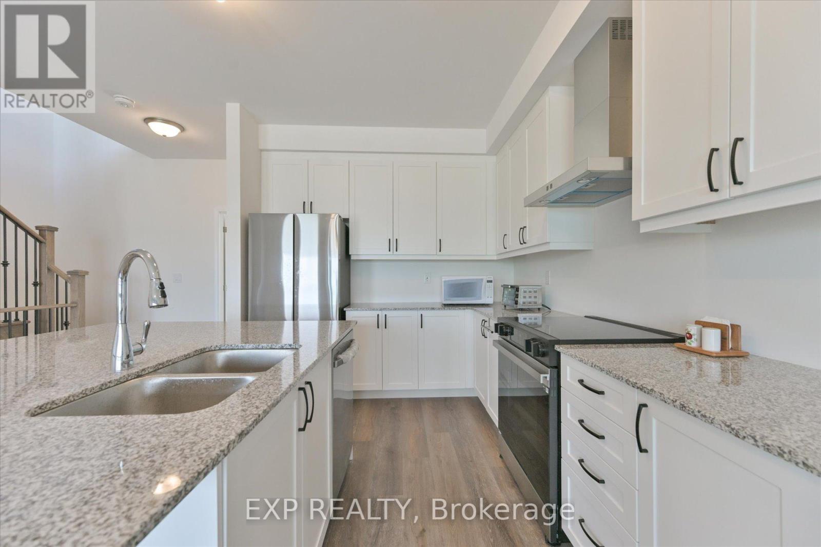 Photo 19 of 48 Wyn Wood Lane, Orillia ON