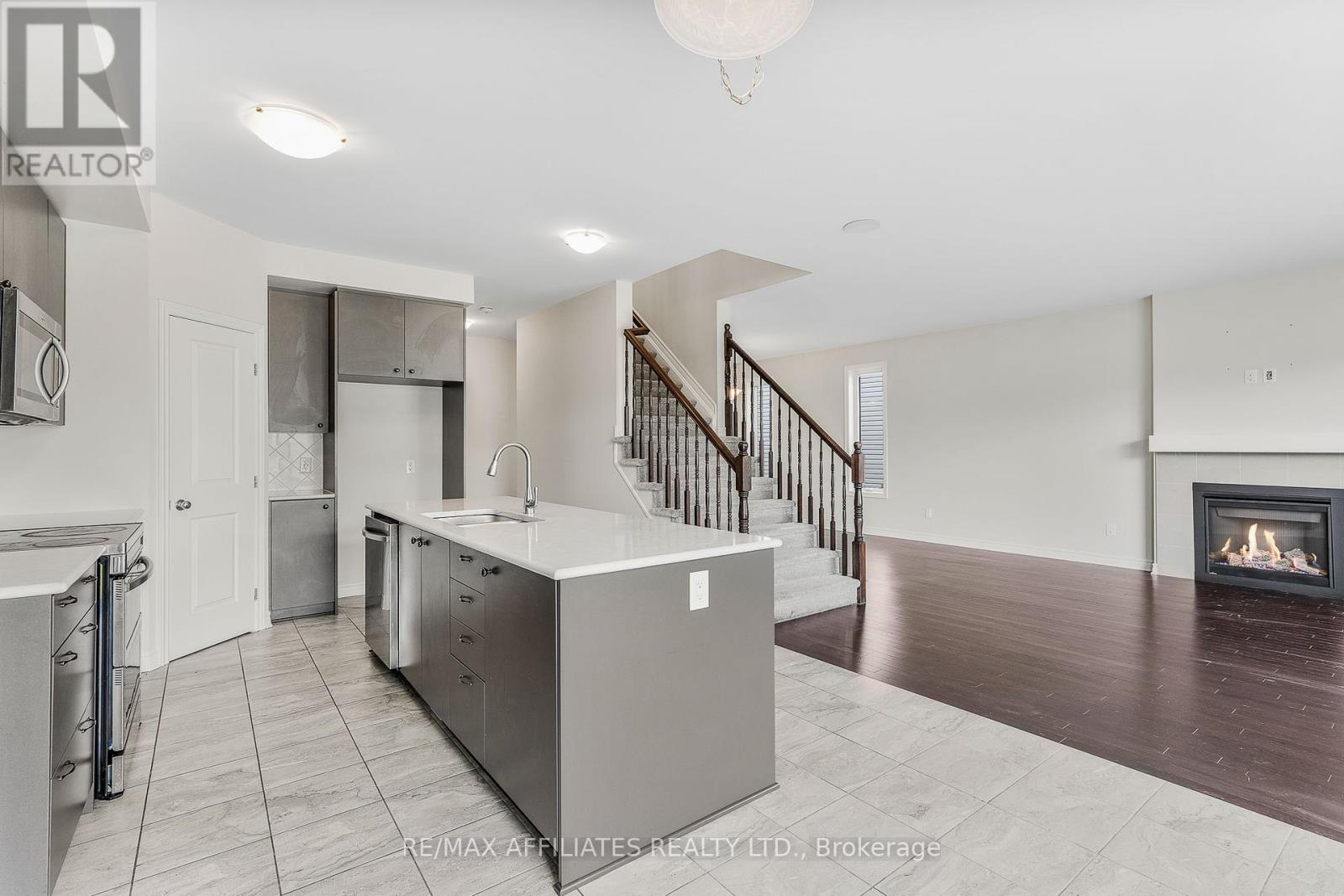 Photo 24 of 784 Namur Street, Russell ON