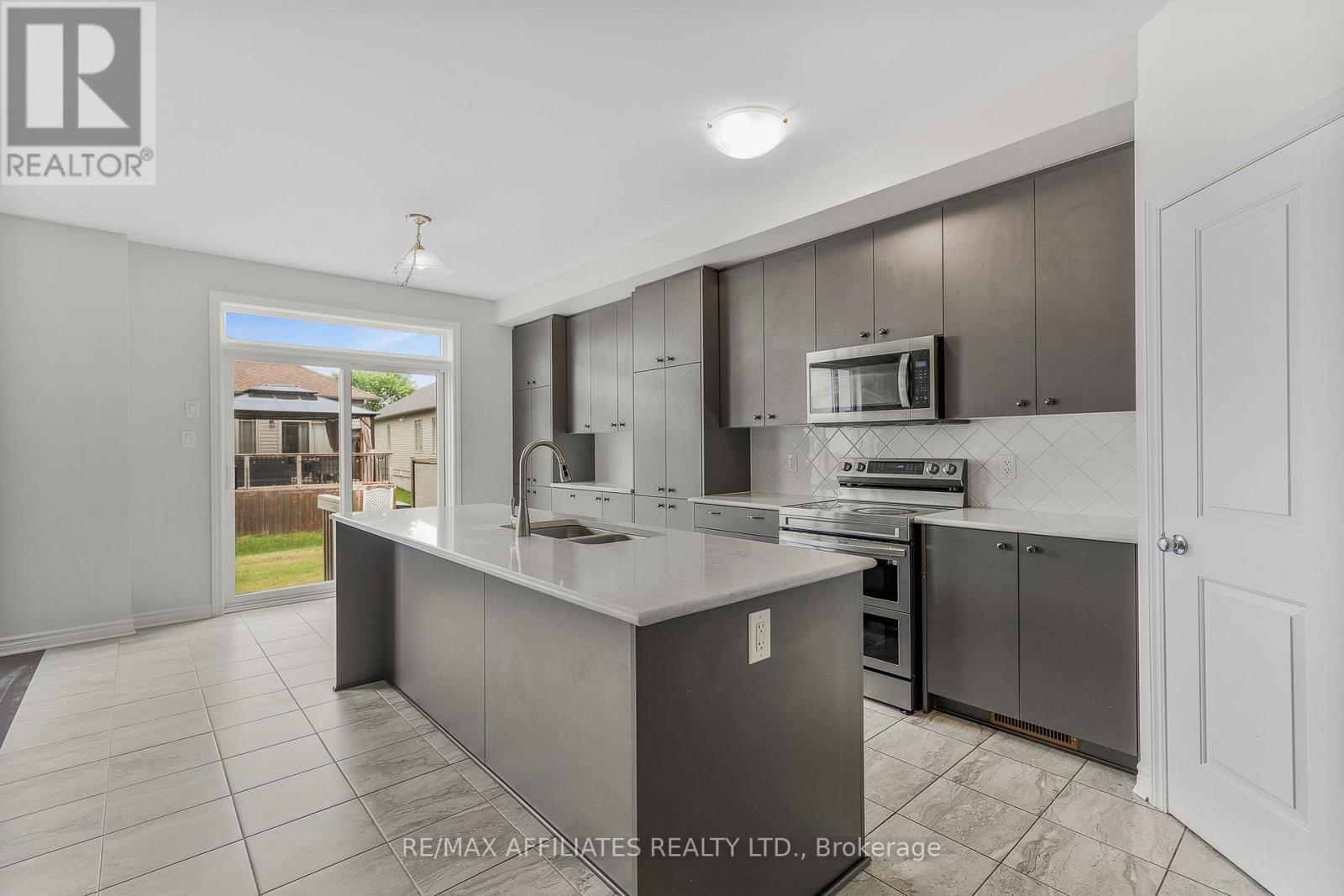 Photo 1 of 784 Namur Street, Russell ON