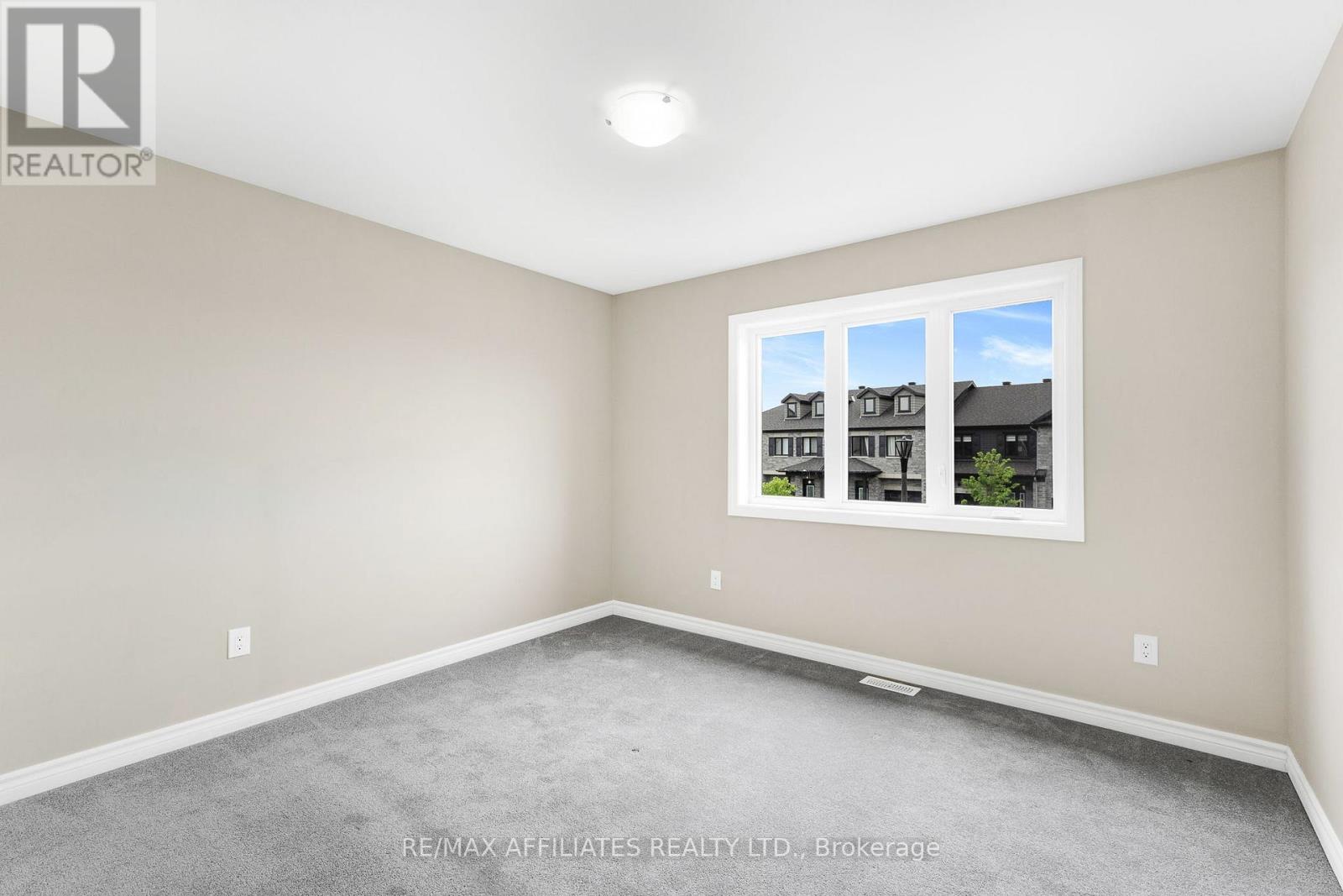 Photo 23 of 784 Namur Street, Russell ON