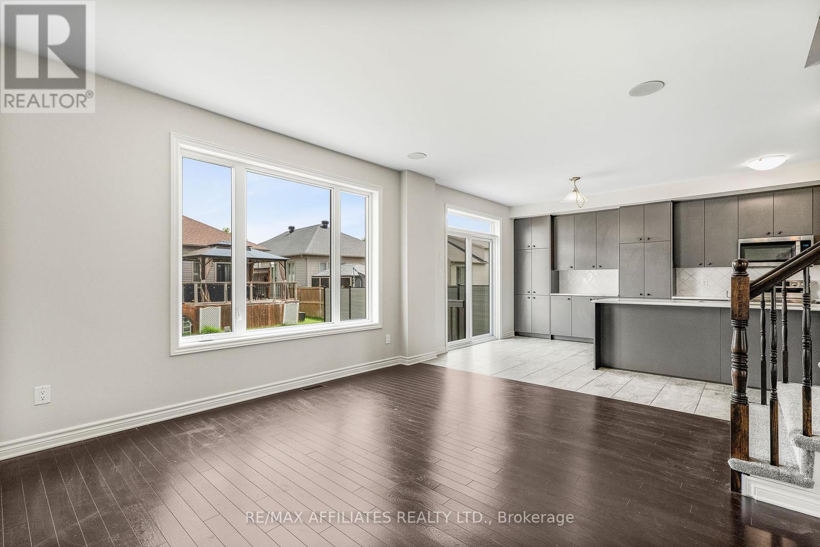 Photo 22 of 784 Namur Street, Russell ON