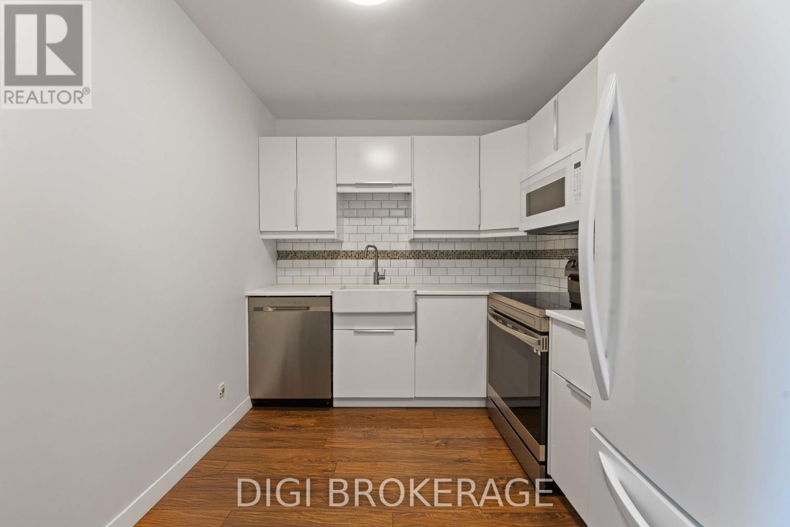 Photo 21 of 401 1974 St Laurent Boulevard, Ottawa ON