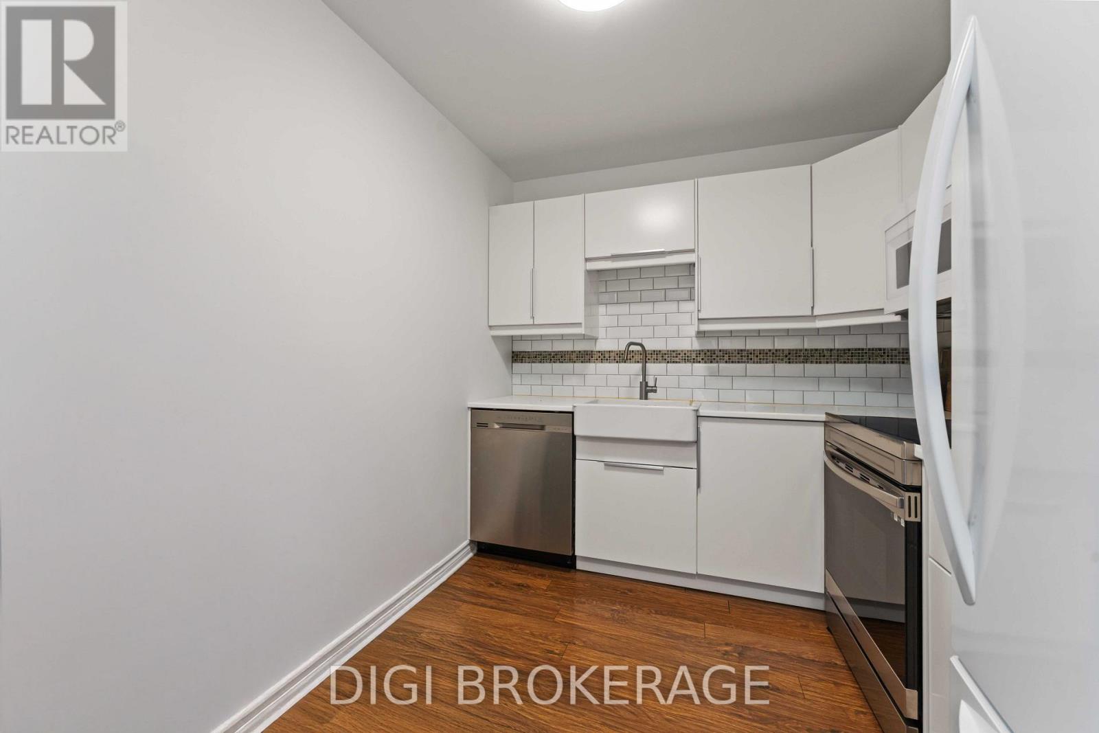 Photo 26 of 401 1974 St Laurent Boulevard, Ottawa ON