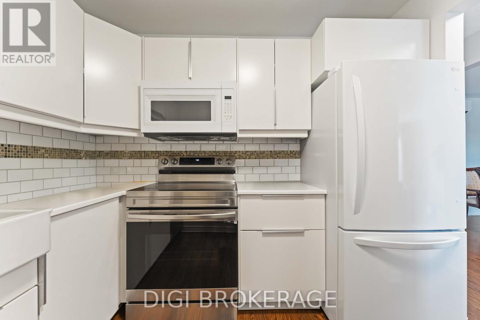 Photo 22 of 401 1974 St Laurent Boulevard, Ottawa ON