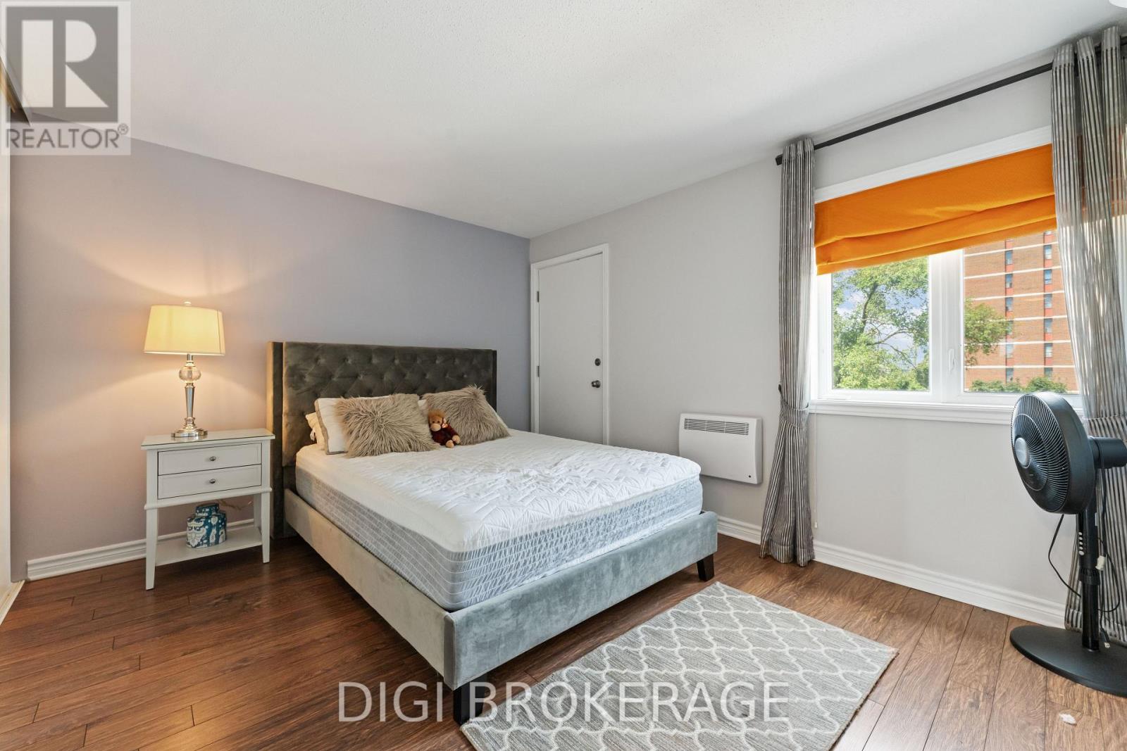 Photo 3 of 401 1974 St Laurent Boulevard, Ottawa ON