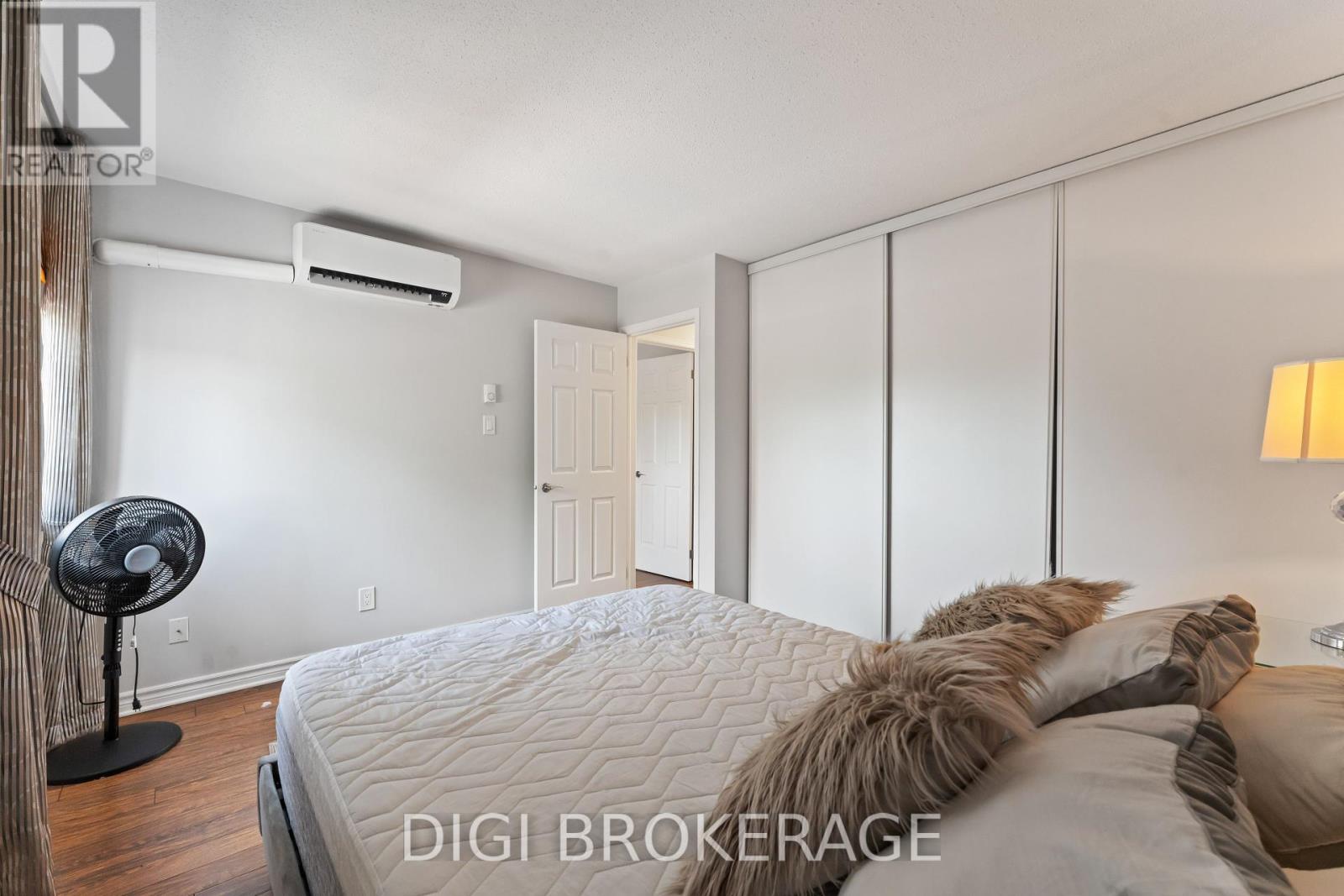 Photo 27 of 401 1974 St Laurent Boulevard, Ottawa ON