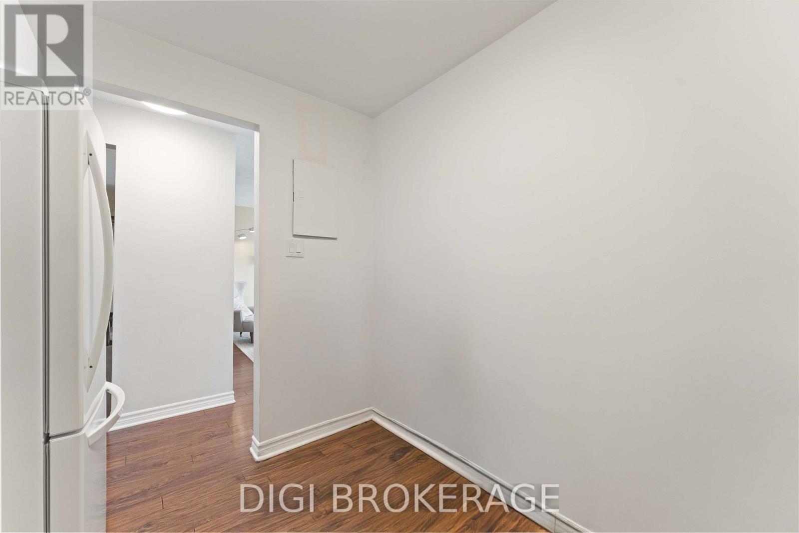 Photo 11 of 401 1974 St Laurent Boulevard, Ottawa ON