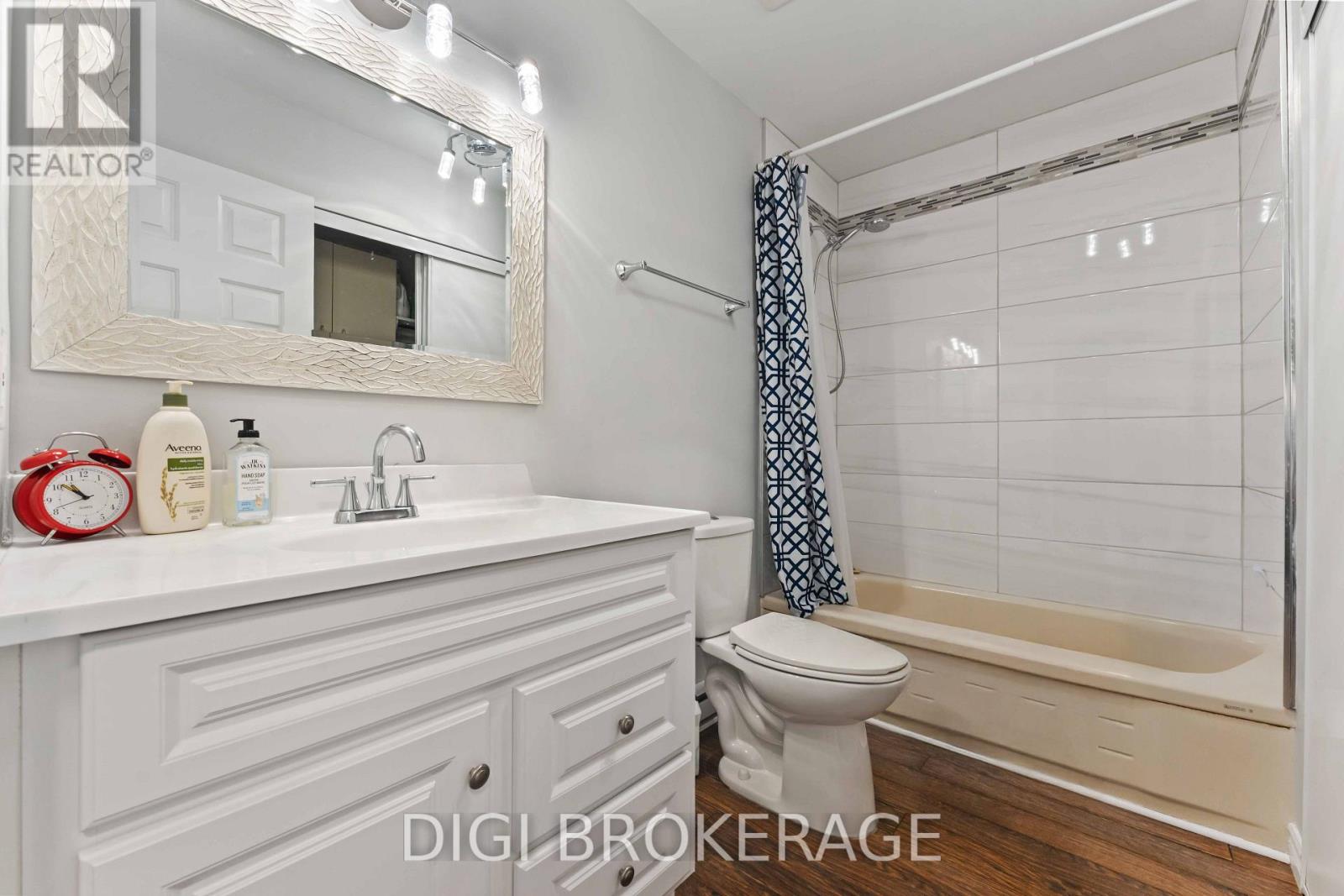 Photo 31 of 401 1974 St Laurent Boulevard, Ottawa ON