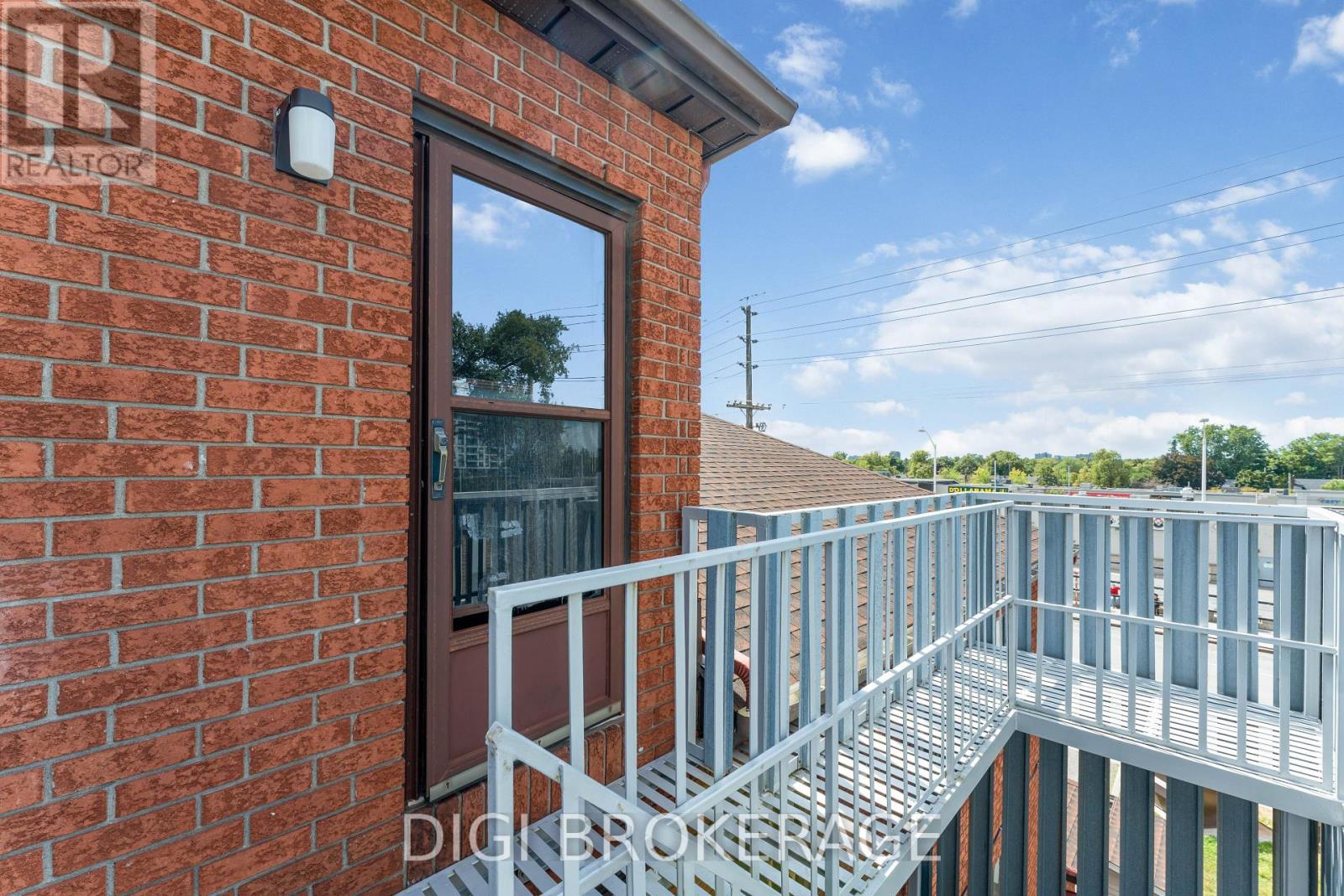 Photo 14 of 401 1974 St Laurent Boulevard, Ottawa ON