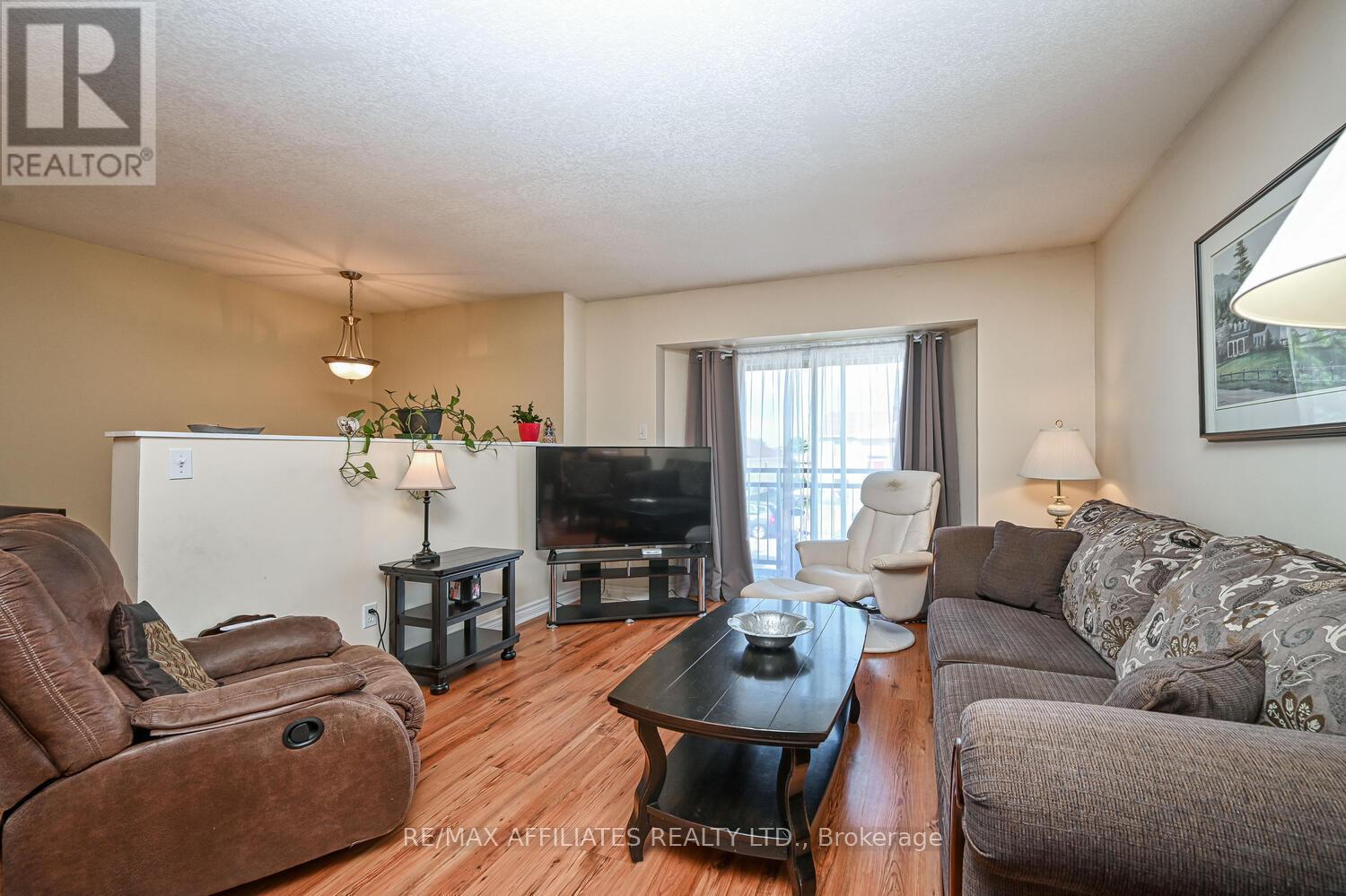 Photo 10 of 107 Merrick Street, Smiths Falls ON