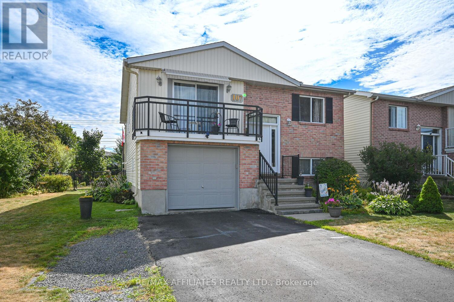 Photo 2 of 107 Merrick Street, Smiths Falls ON
