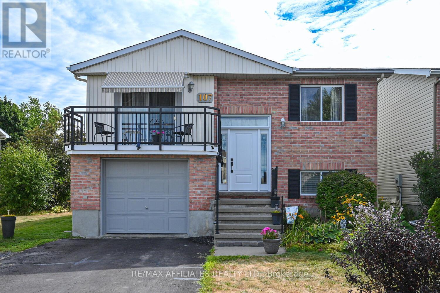 Photo 3 of 107 Merrick Street, Smiths Falls ON