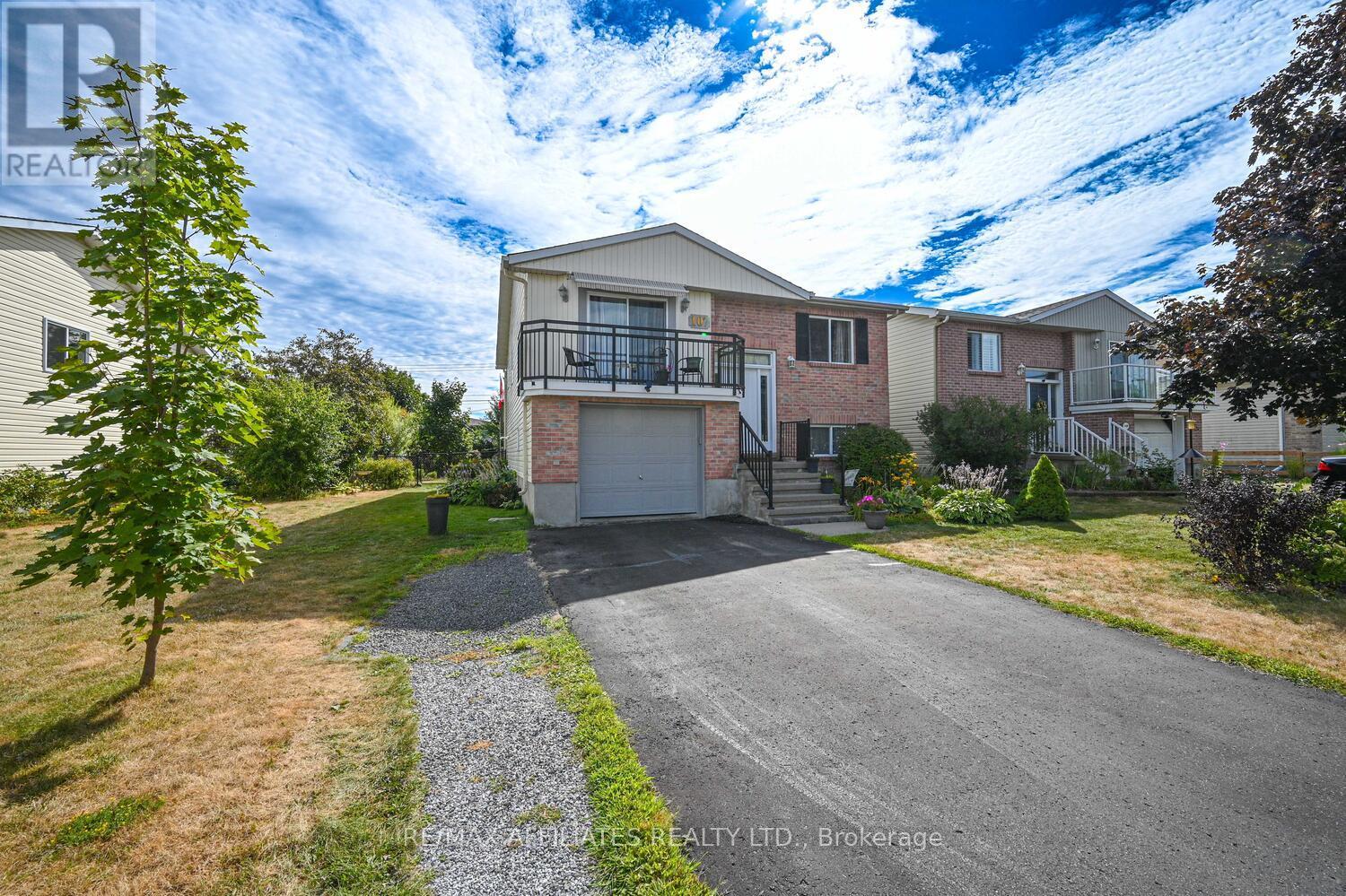 Photo 4 of 107 Merrick Street, Smiths Falls ON