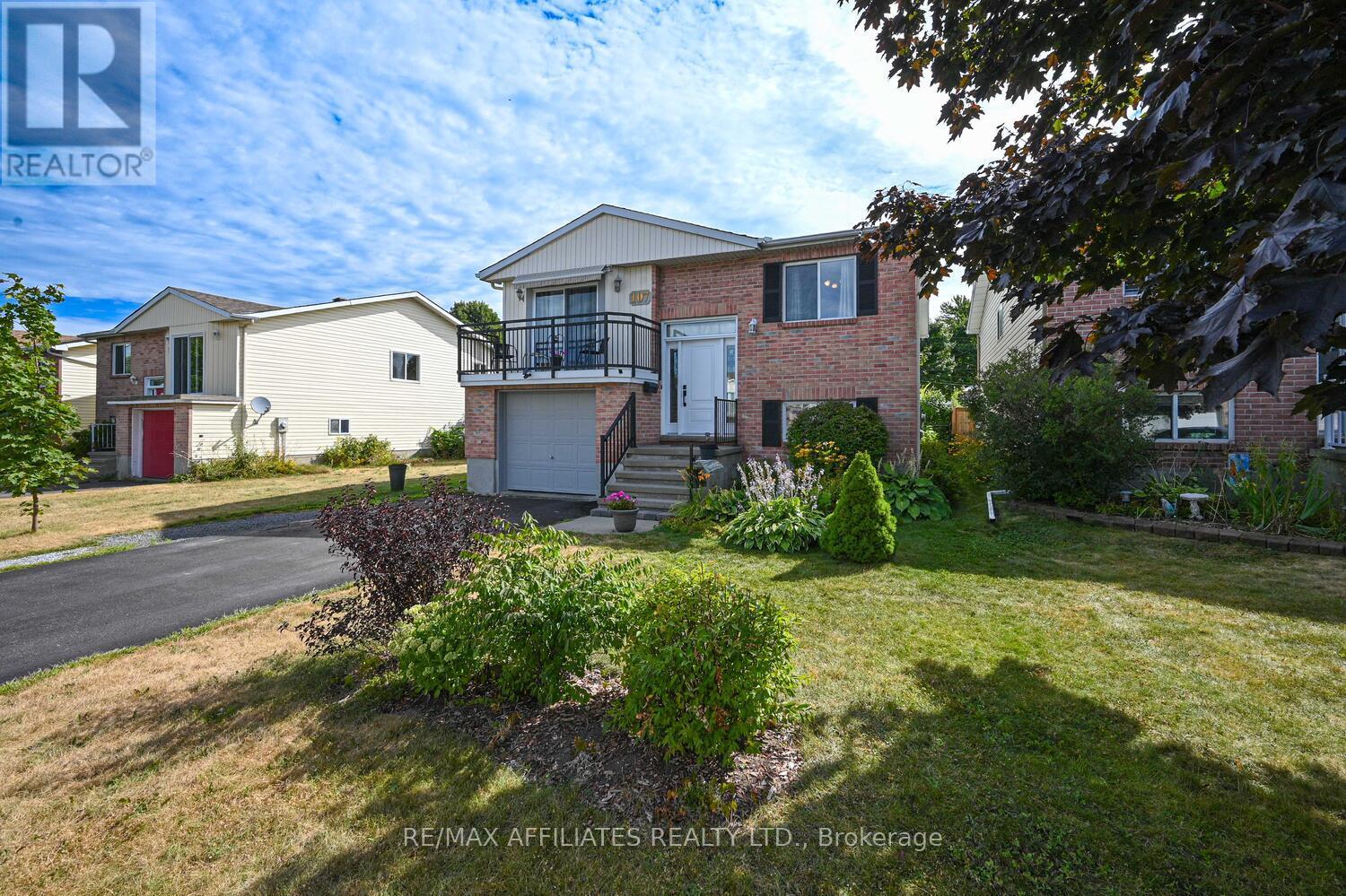 Photo 5 of 107 Merrick Street, Smiths Falls ON