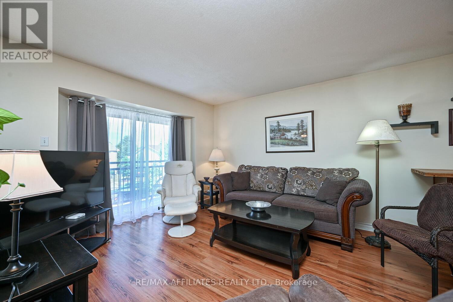 Photo 8 of 107 Merrick Street, Smiths Falls ON