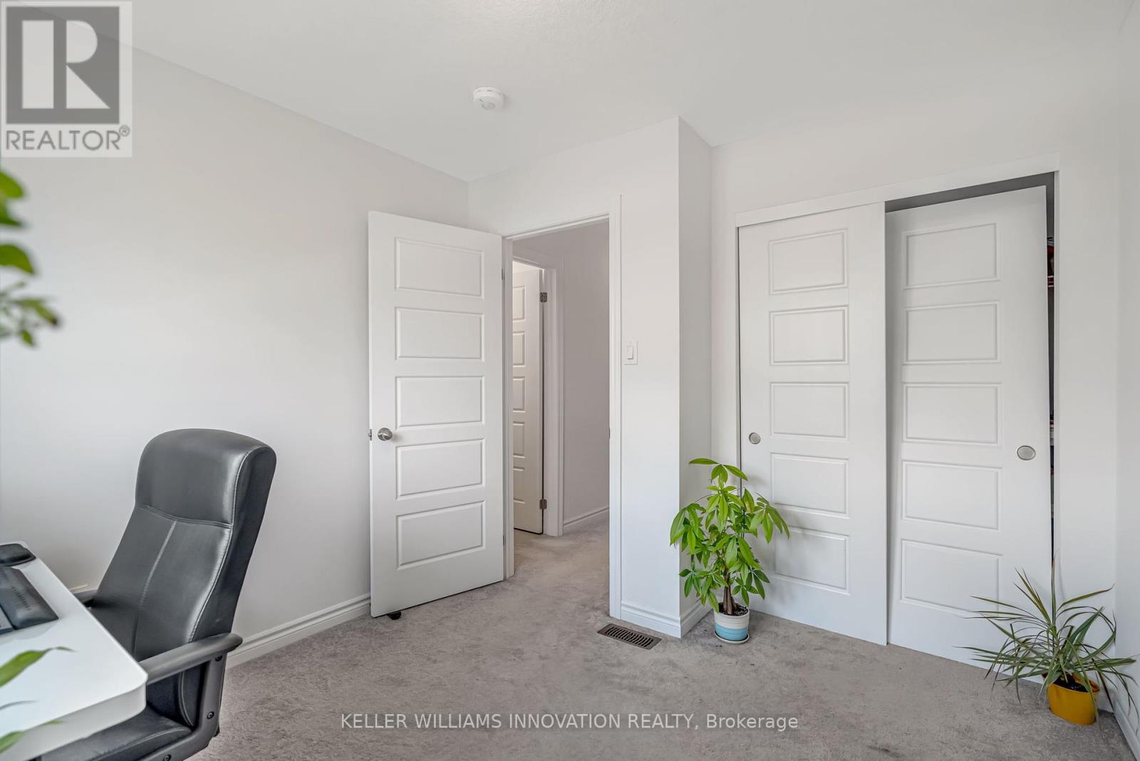 Photo 19 of 38 Dewberry Drive, Kitchener ON