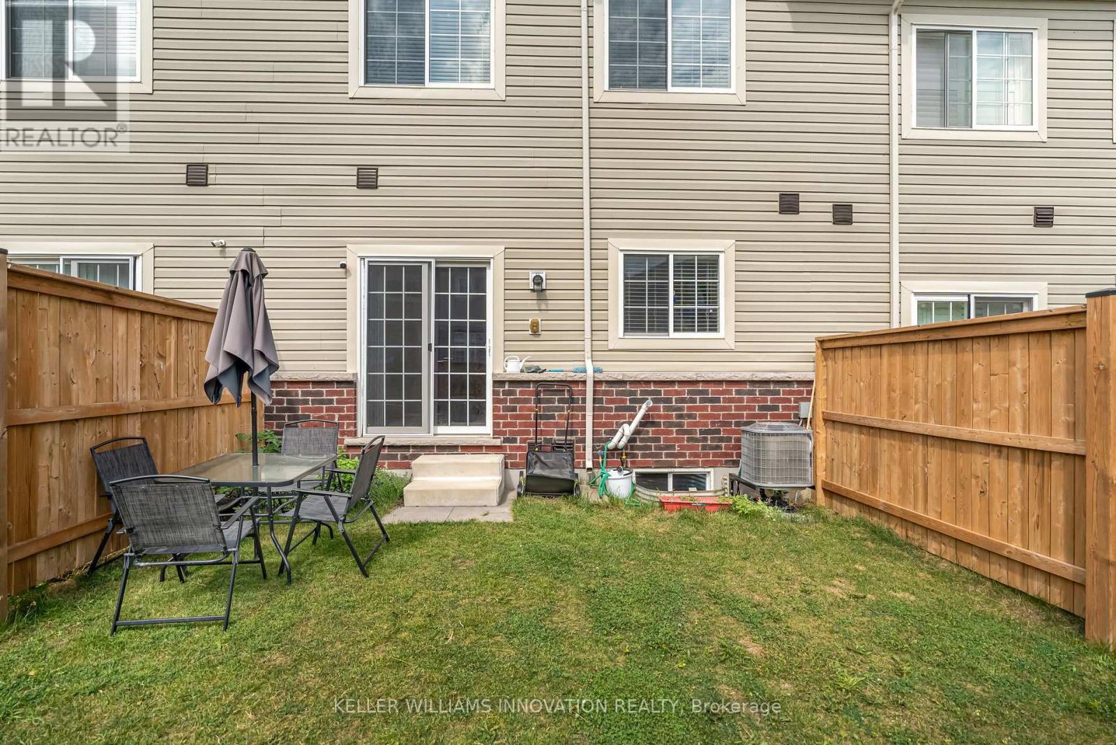 Photo 28 of 38 Dewberry Drive, Kitchener ON