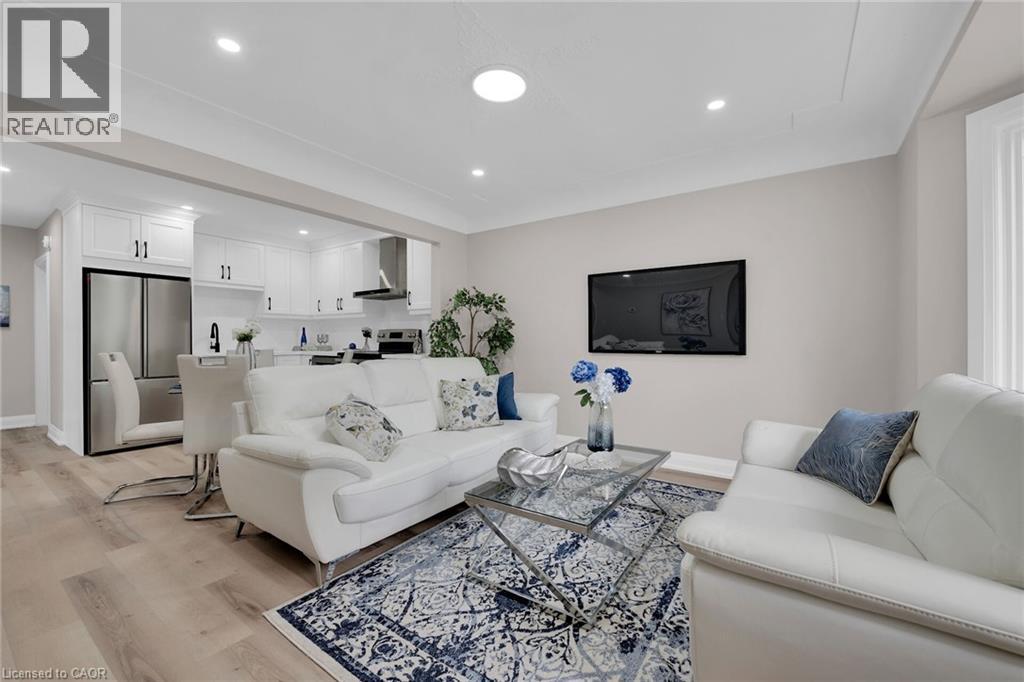 Photo 2 of 174 East 34th Street, Hamilton ON