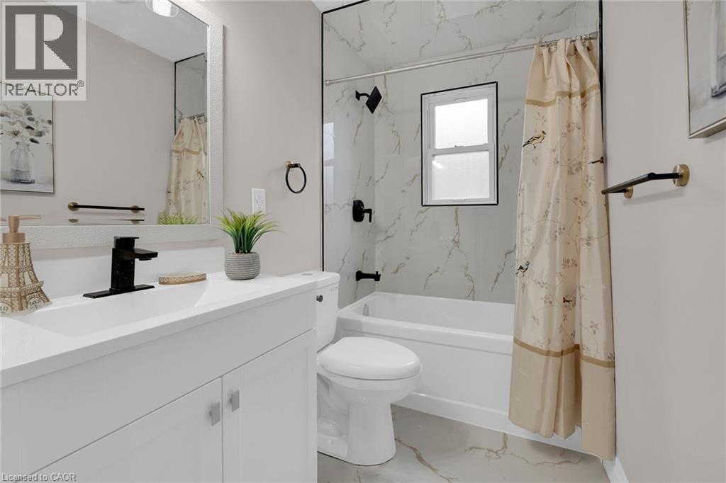 Photo 6 of 174 East 34th Street, Hamilton ON
