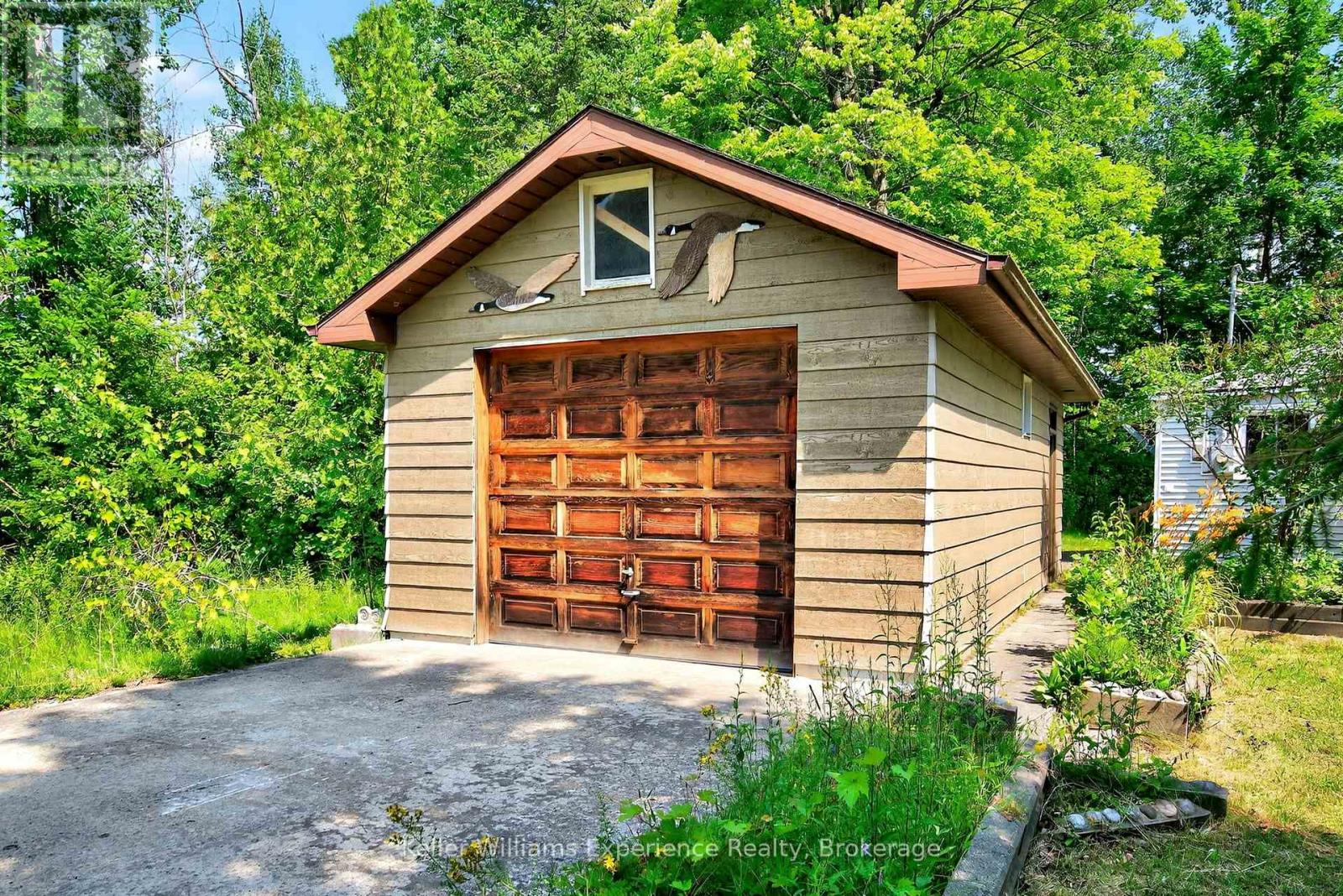 Photo 24 of 180 184 Silver Birch Crescent, Tay ON