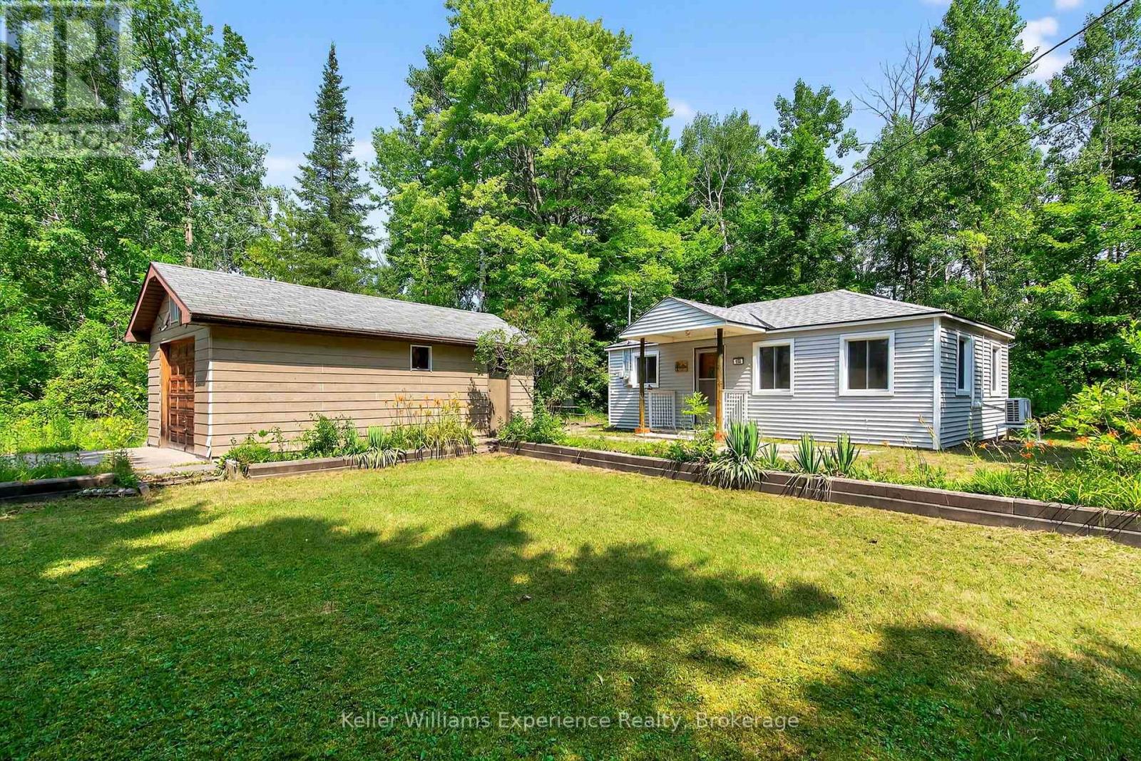 Photo 3 of 180 184 Silver Birch Crescent, Tay ON