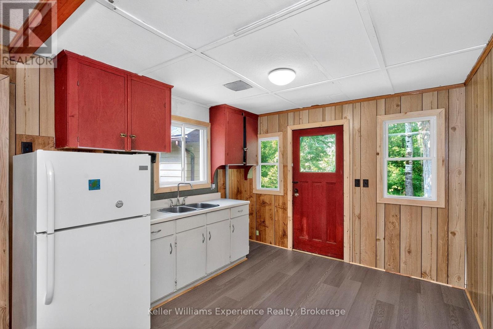 Photo 8 of 180 184 Silver Birch Crescent, Tay ON