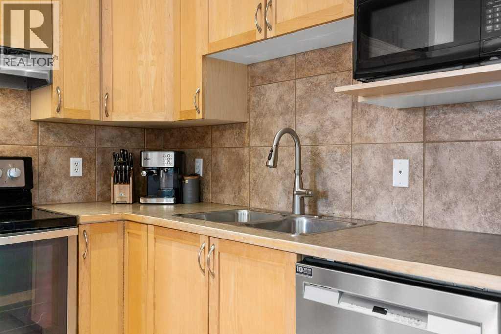 Single Family House for Sale in  Wentworth Common SW West Springs Calgary 
