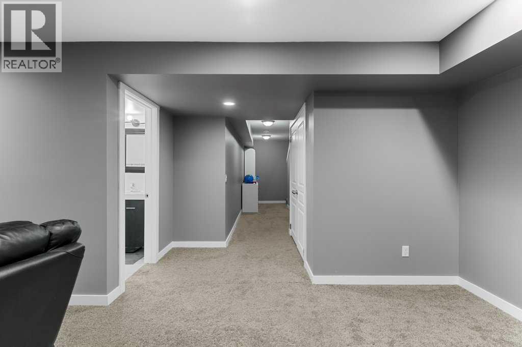 Single Family House for Sale in  Wentworth Common SW West Springs Calgary 