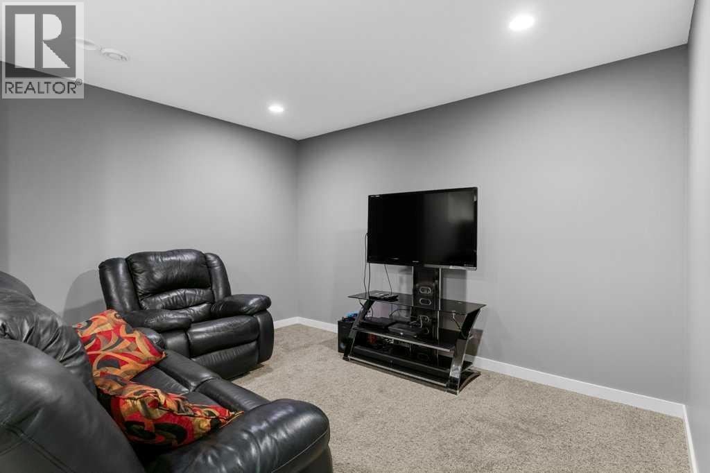 Single Family House for Sale in  Wentworth Common SW West Springs Calgary 