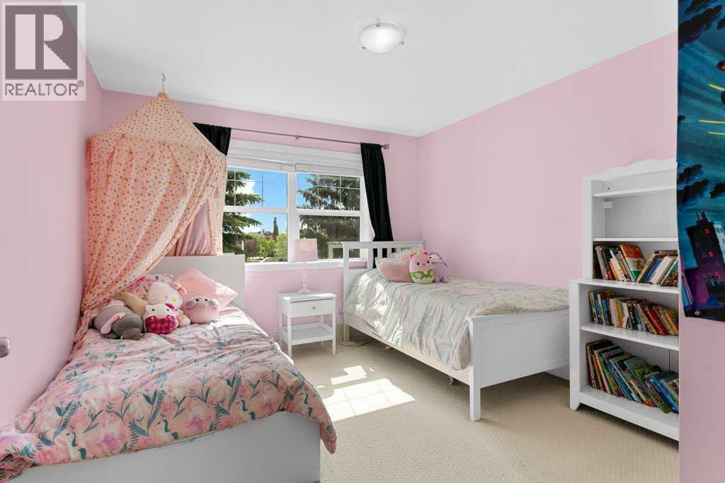 Single Family House for Sale in  Wentworth Common SW West Springs Calgary 