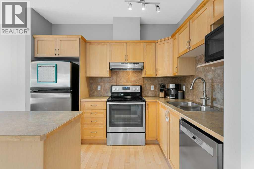 Single Family House for Sale in  Wentworth Common SW West Springs Calgary 