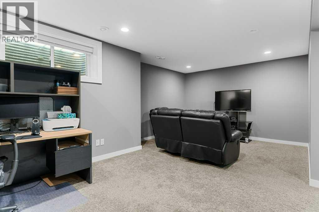 Single Family House for Sale in  Wentworth Common SW West Springs Calgary 