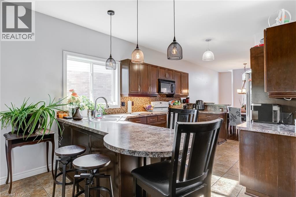 Photo 4 of 91 Candlewood Drive, Stoney Creek ON